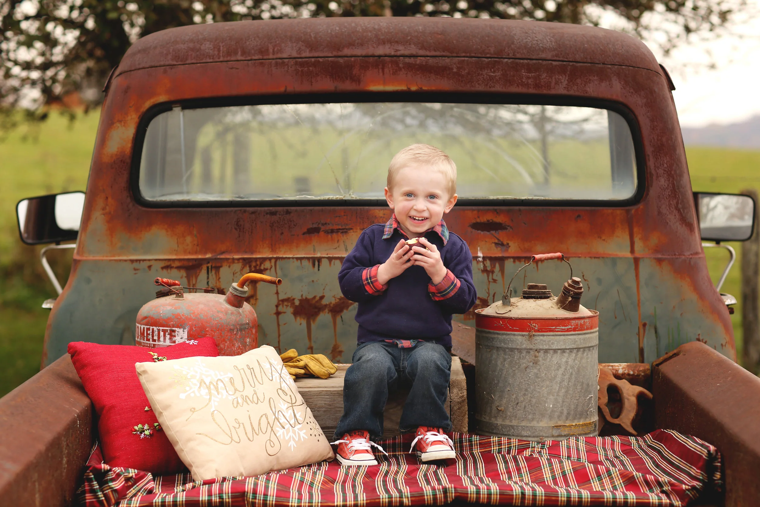 KIDS HOLIDAY PHOTOS | A Puppy for Christmas
