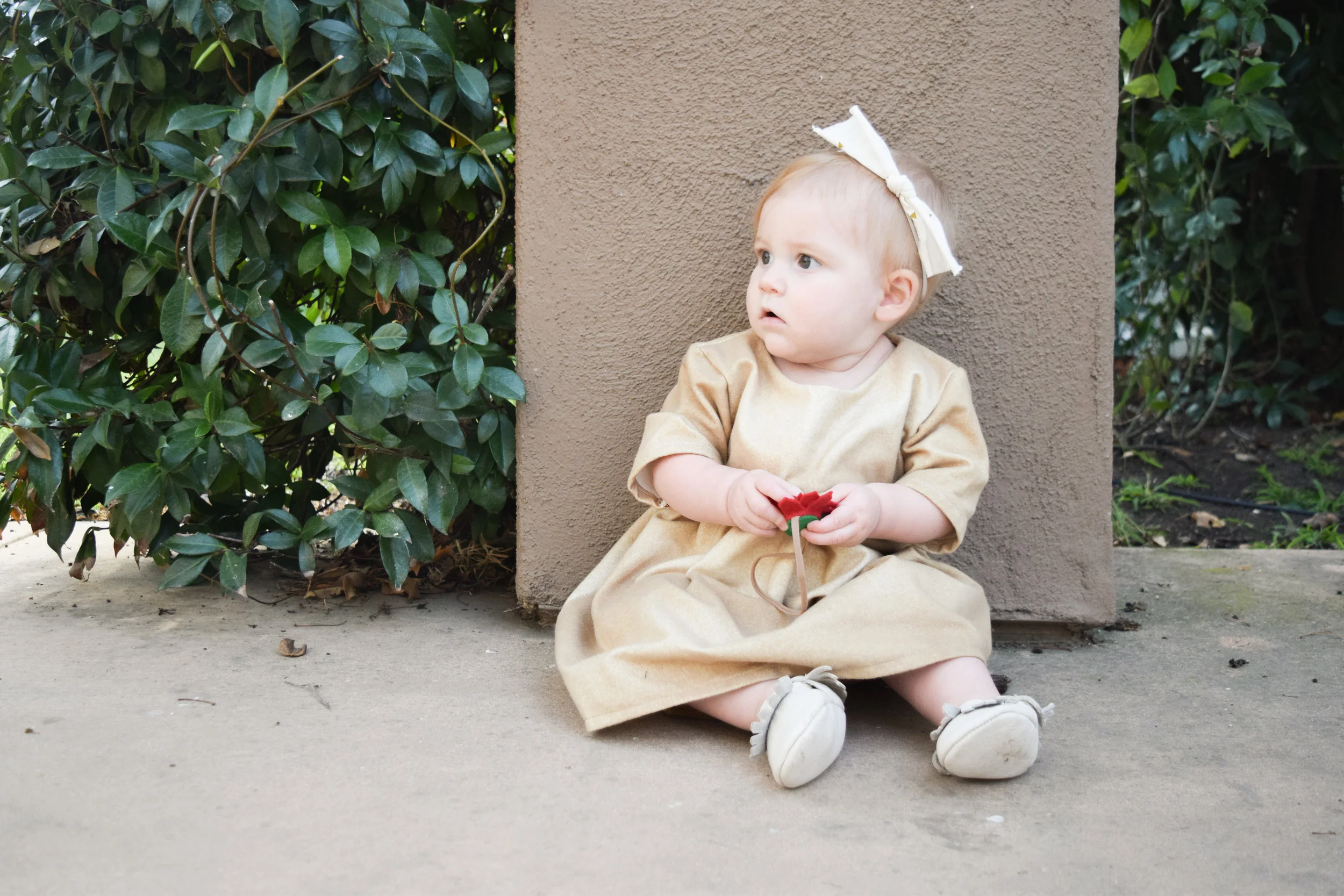 BABY FASHION | A gold baby holiday dress and red baby flower headband