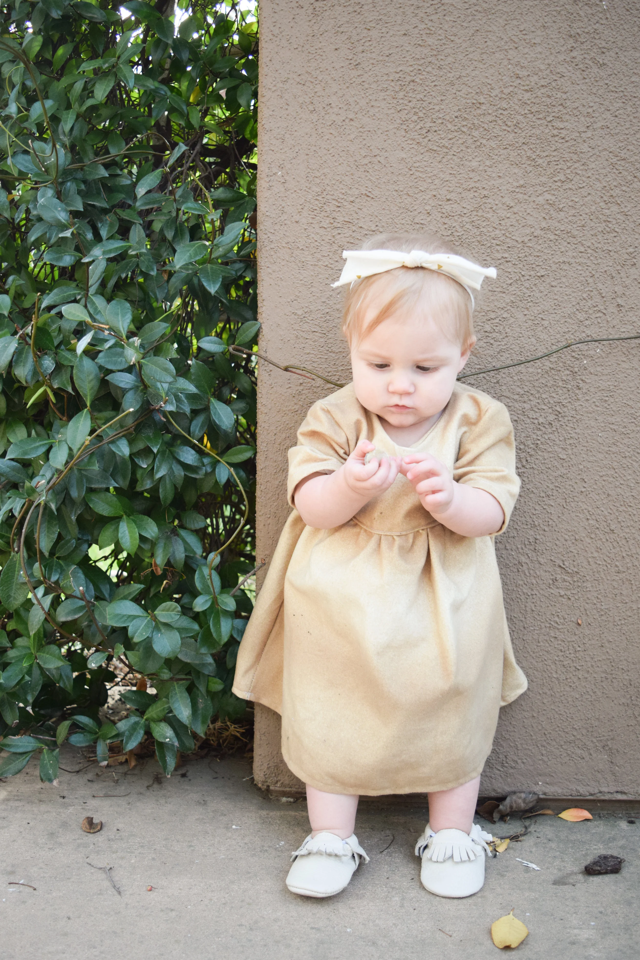 BABY FASHION | A gold baby holiday dress and red baby flower headband