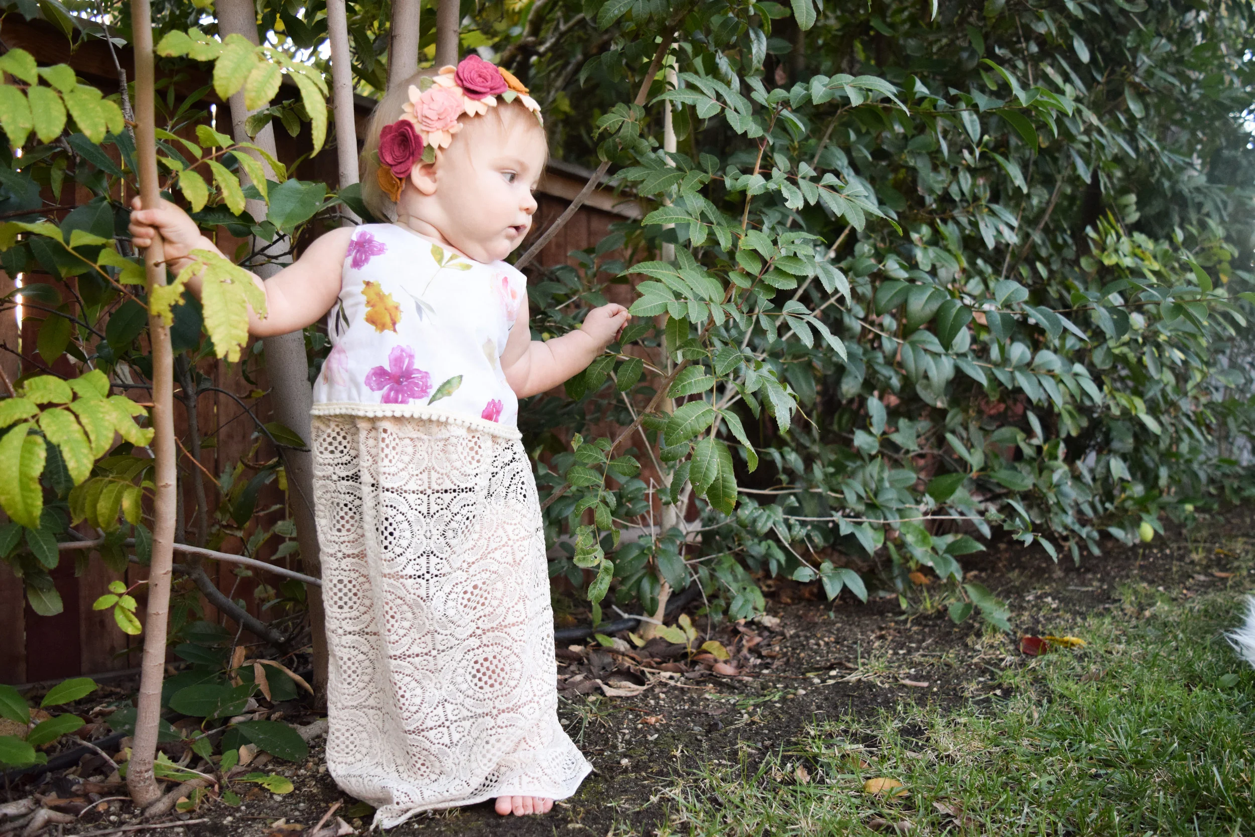 BABY FASHION - Boho Baby Outfit - Lace Baby Skirt, Floral Baby Crop Top, Baby Flower Crown