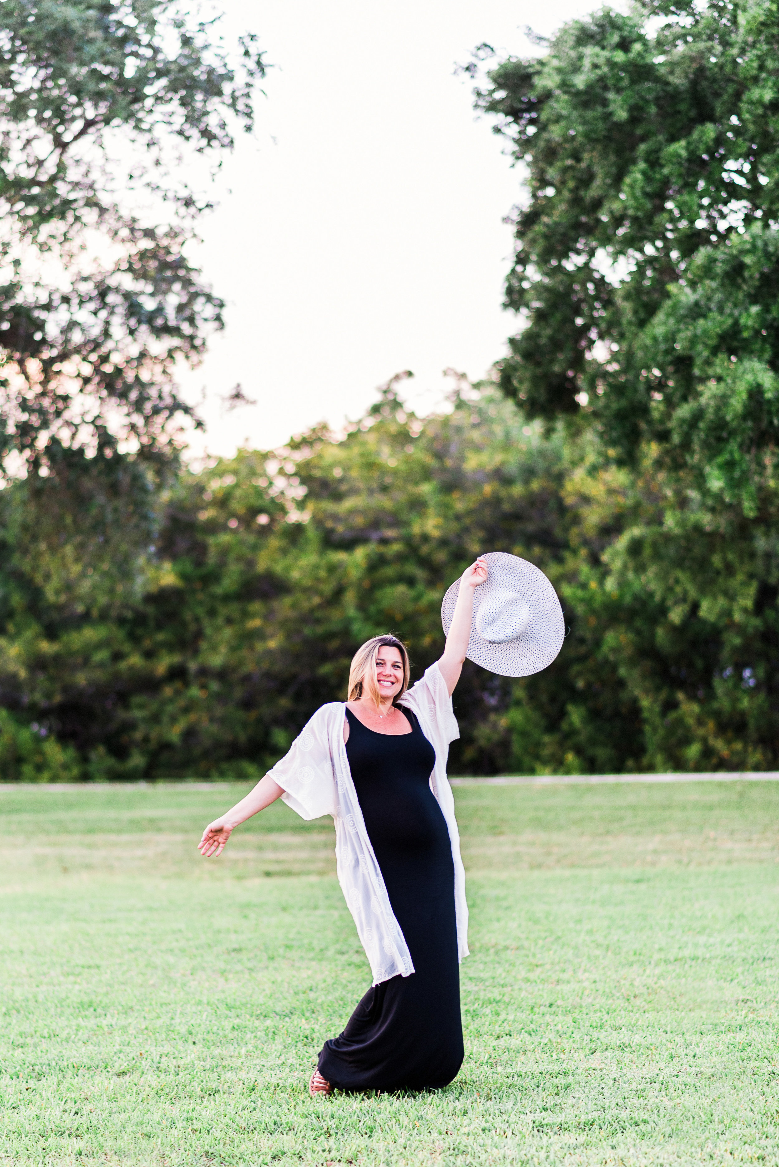 Fun + Playful MATERNITY PHOTOS | A Riverside Park Florida Maternity Session