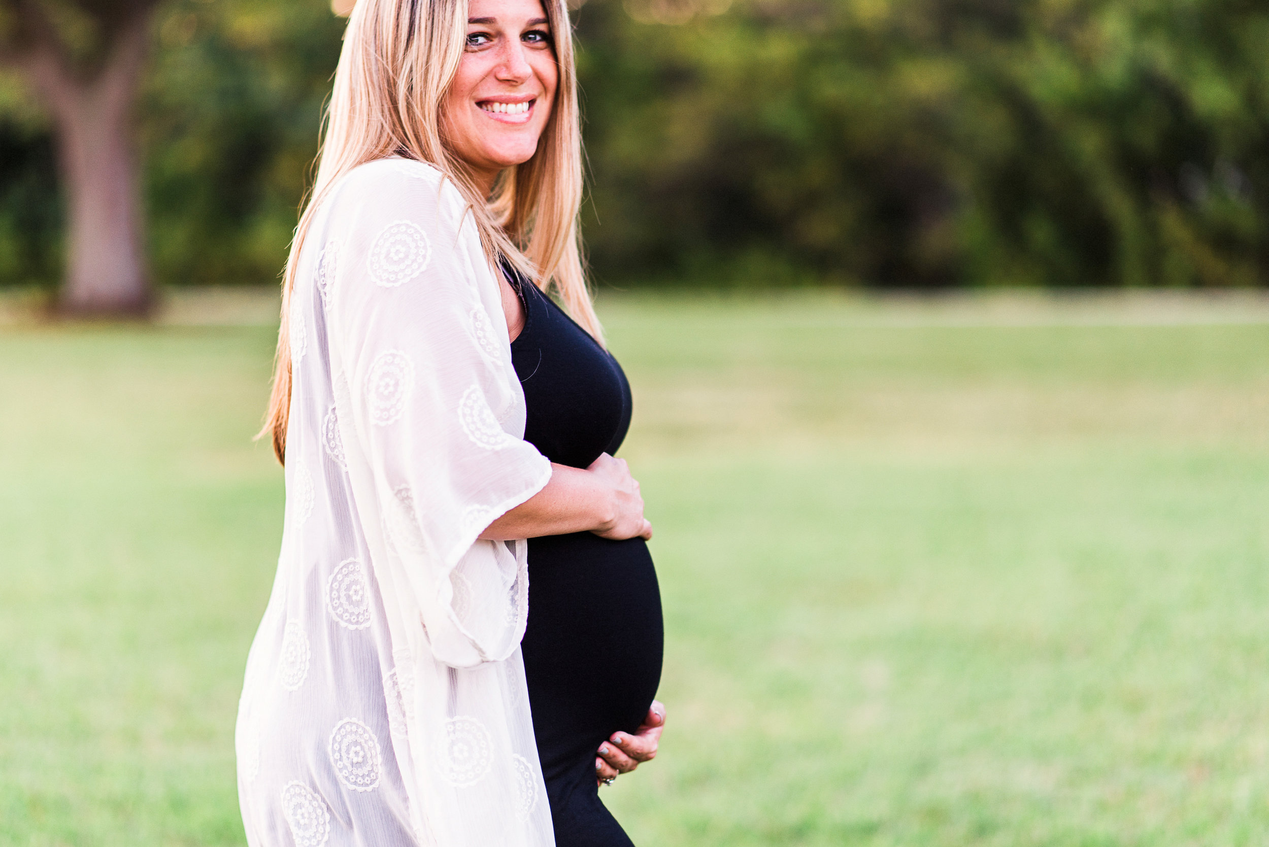 Fun + Playful MATERNITY PHOTOS | A Riverside Park Florida Maternity Session