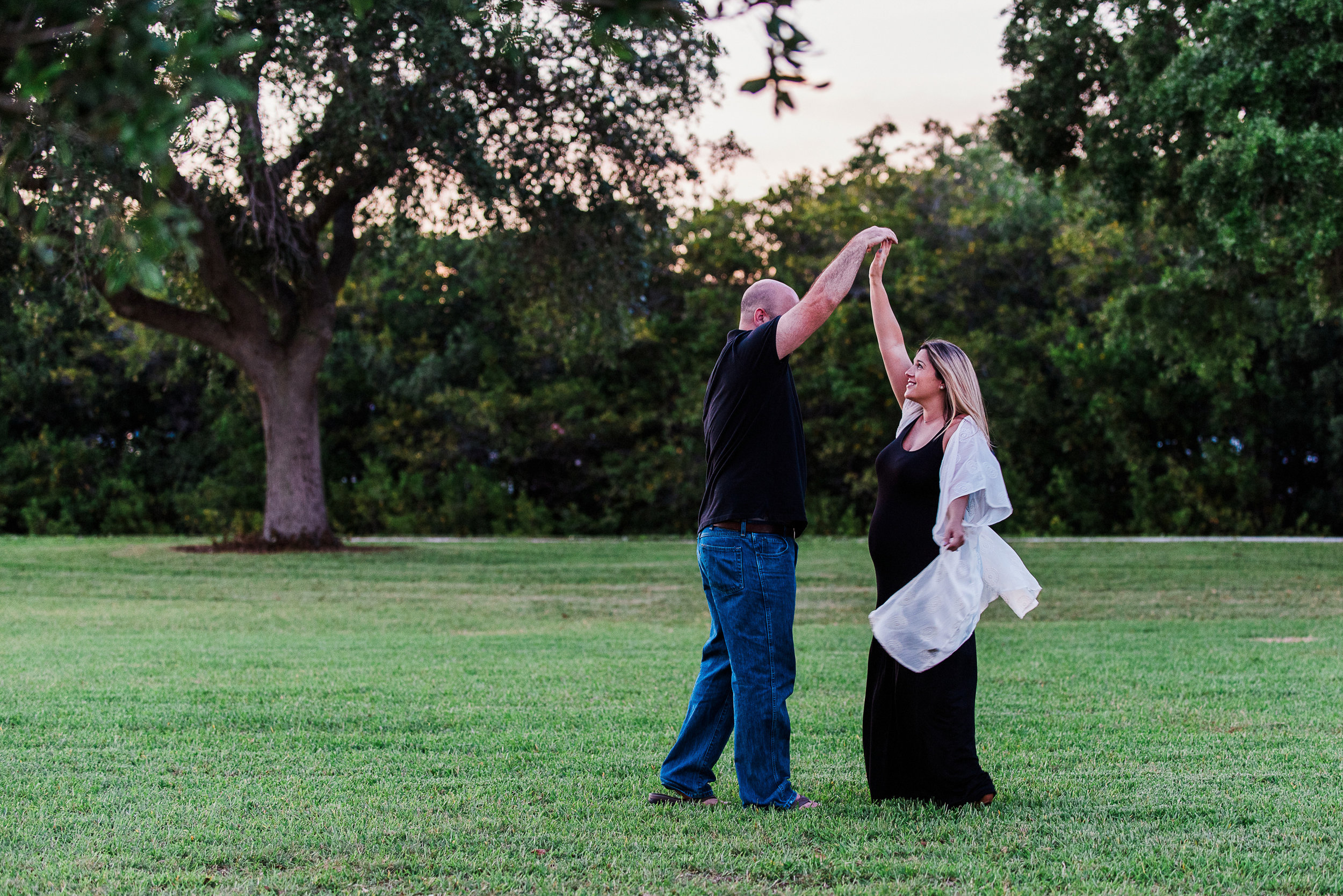 Fun + Playful MATERNITY PHOTOS | A Riverside Park Florida Maternity Session
