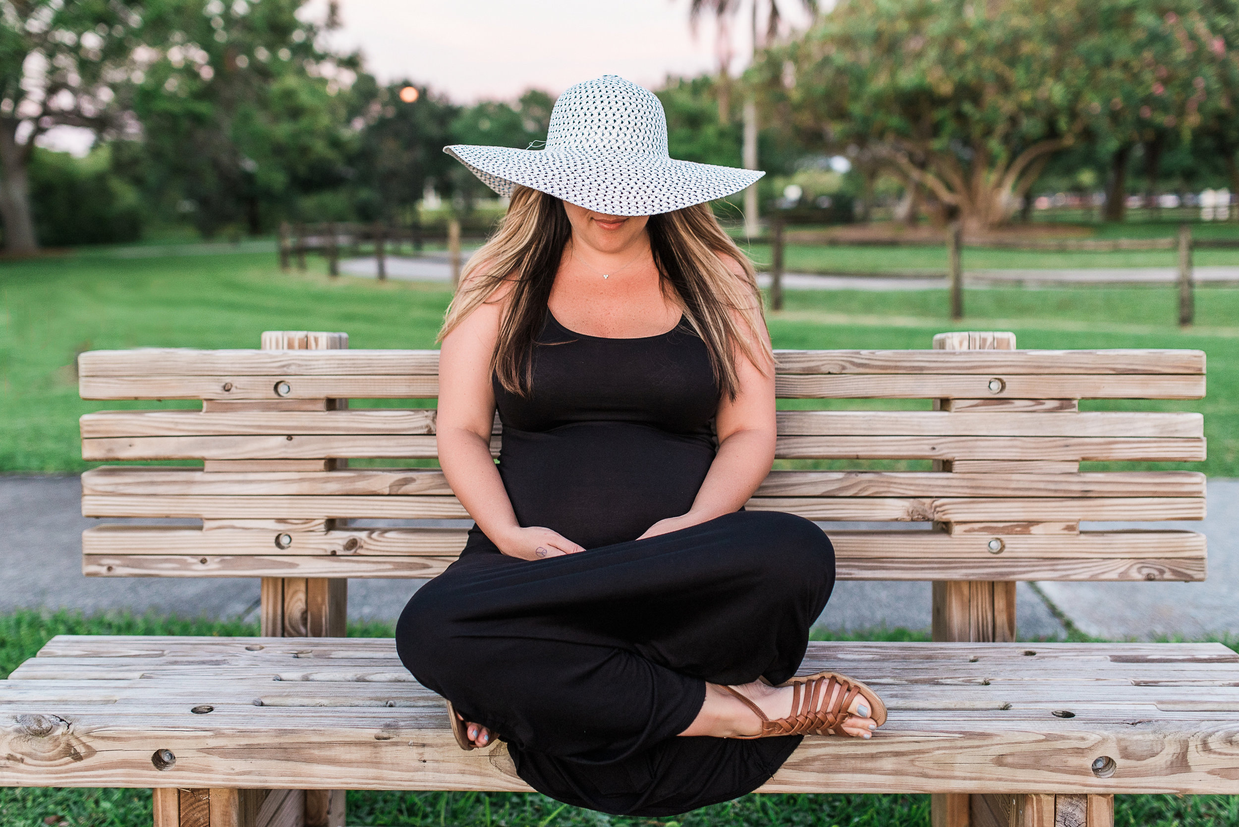 Fun + Playful MATERNITY PHOTOS | A Riverside Park Florida Maternity Session