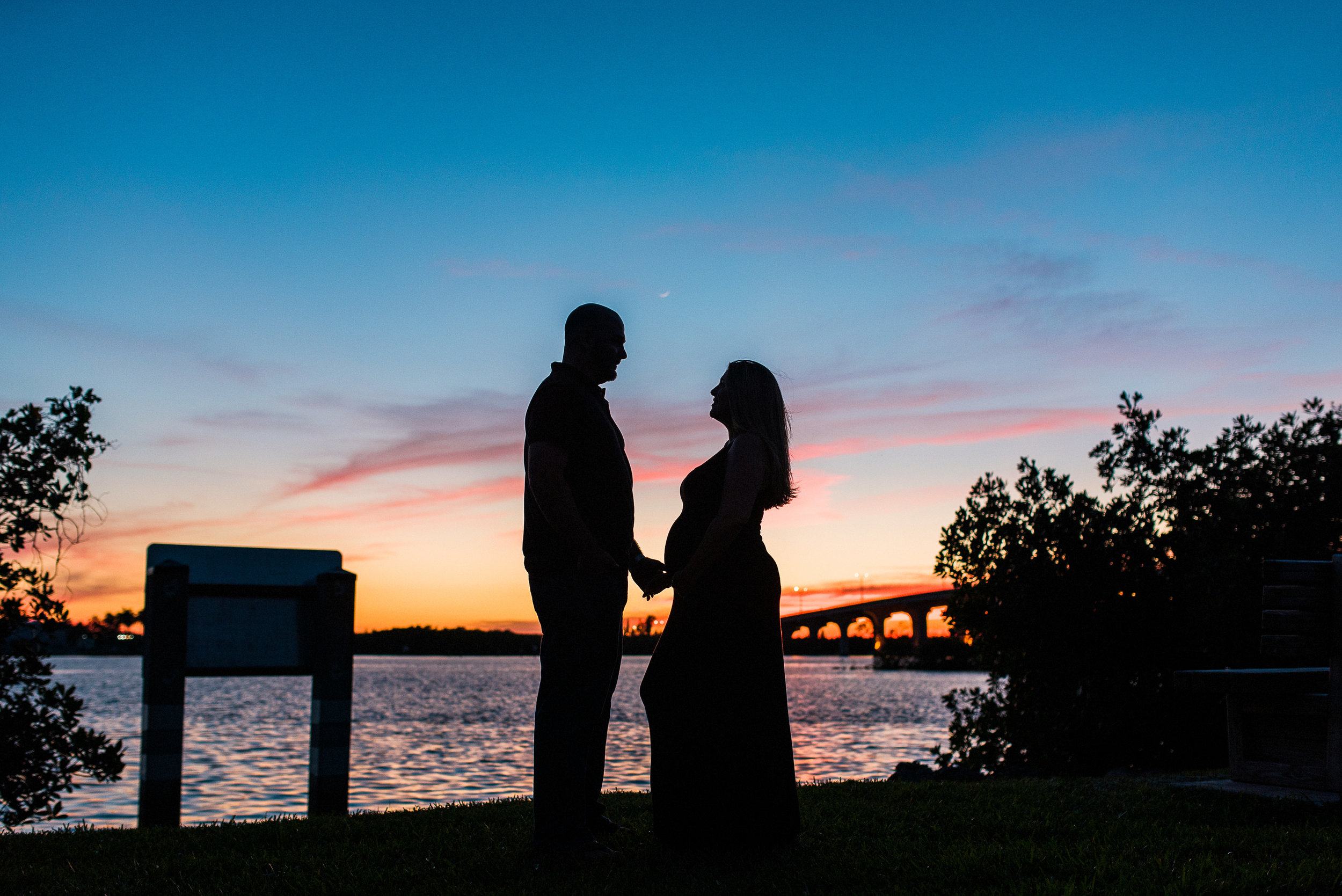 Fun + Playful MATERNITY PHOTOS | A Riverside Park Florida Maternity Session