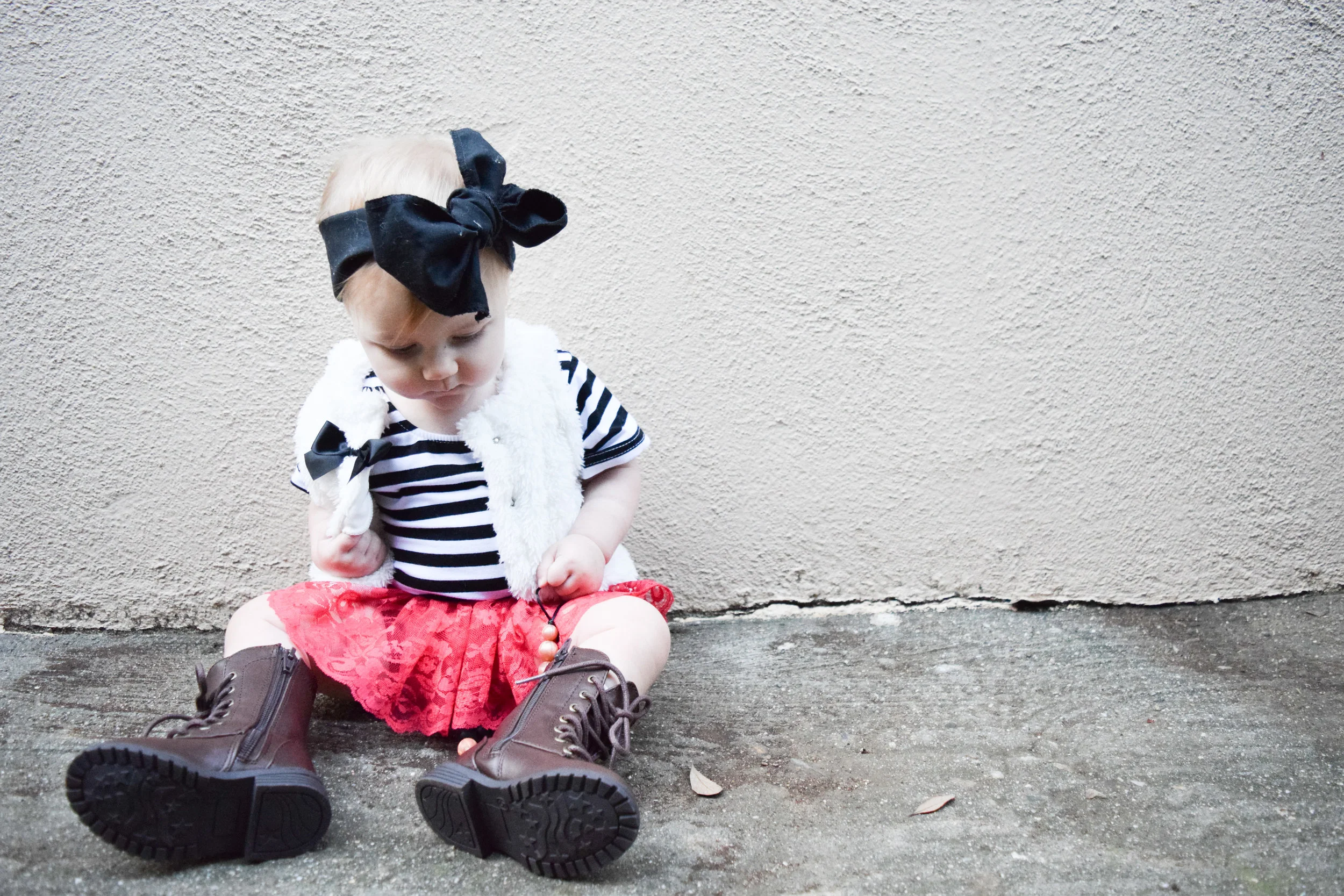 Hip Urban Baby Fashion - Red Lace Valentine's Day Baby Bloomers