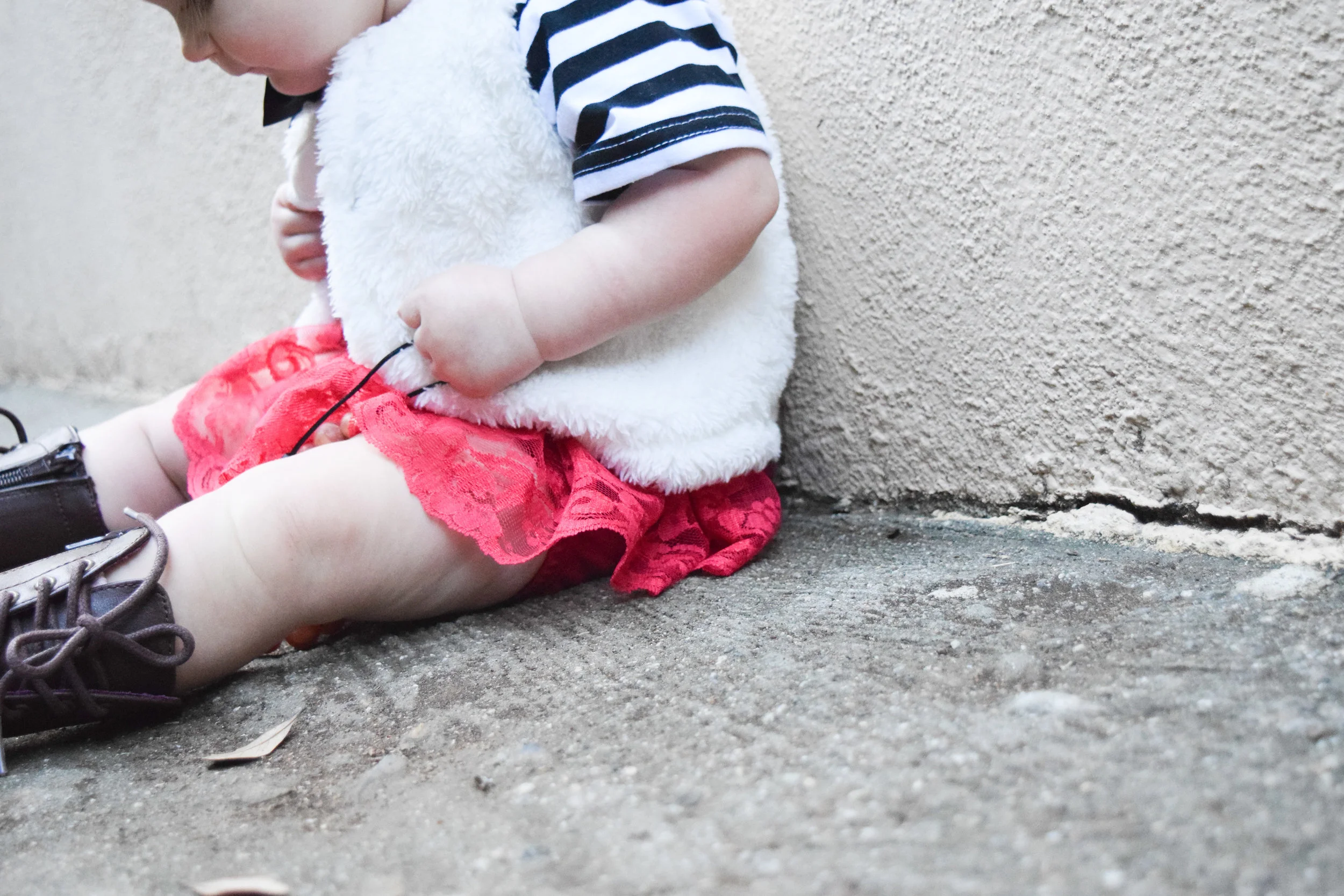 Hip Urban Baby Fashion - Red Lace Valentine's Day Baby Bloomers