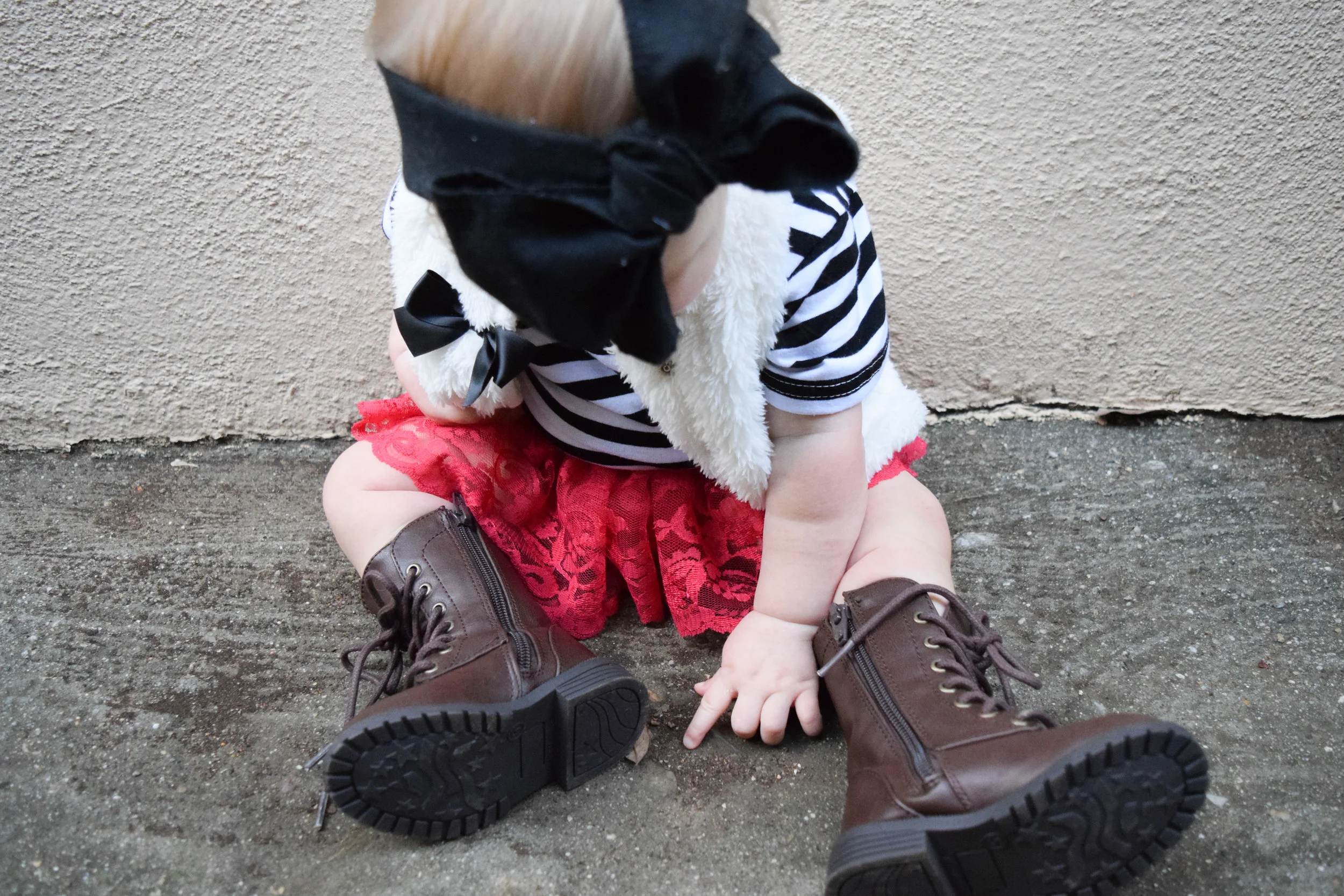 Hip Urban Baby Fashion - Red Lace Valentine's Day Baby Bloomers