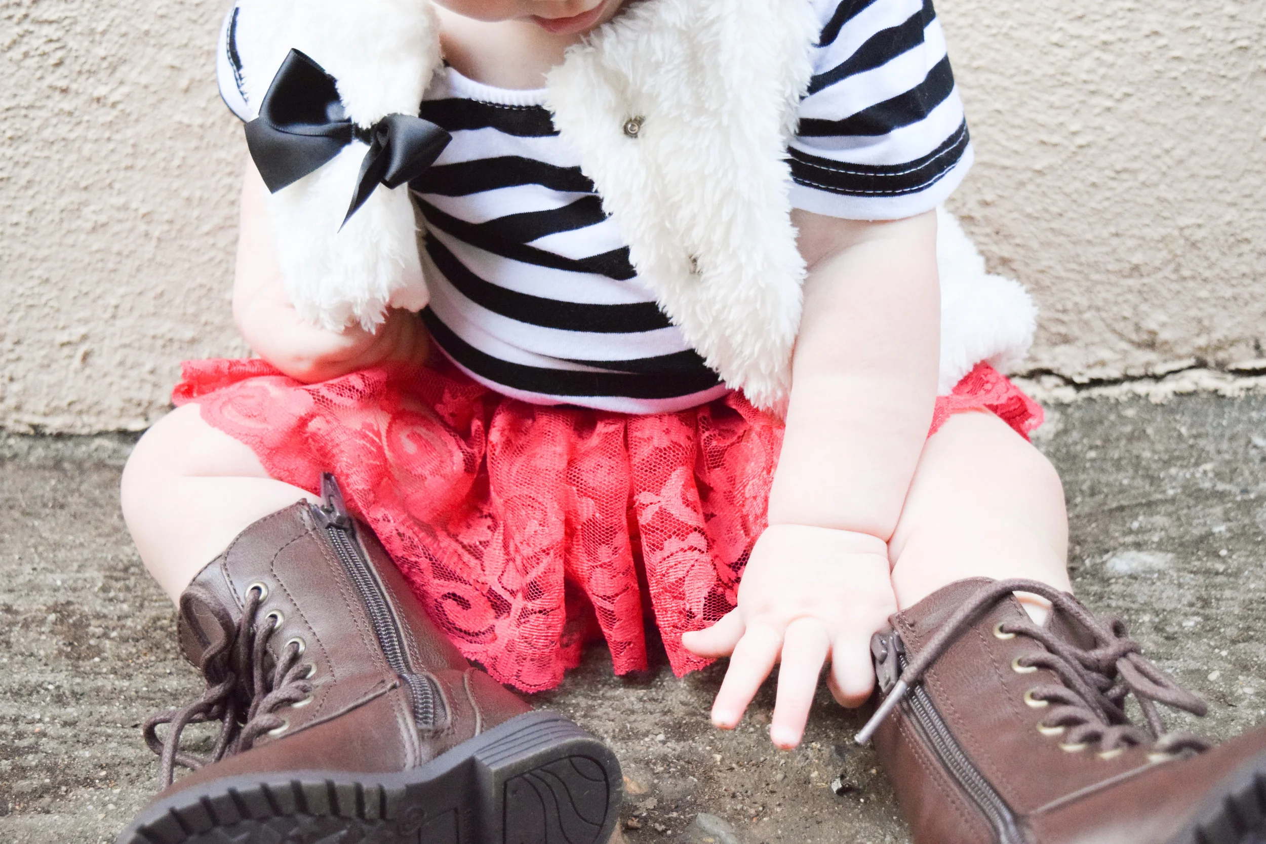 Hip Urban Baby Fashion - Red Lace Valentine's Day Baby Bloomers