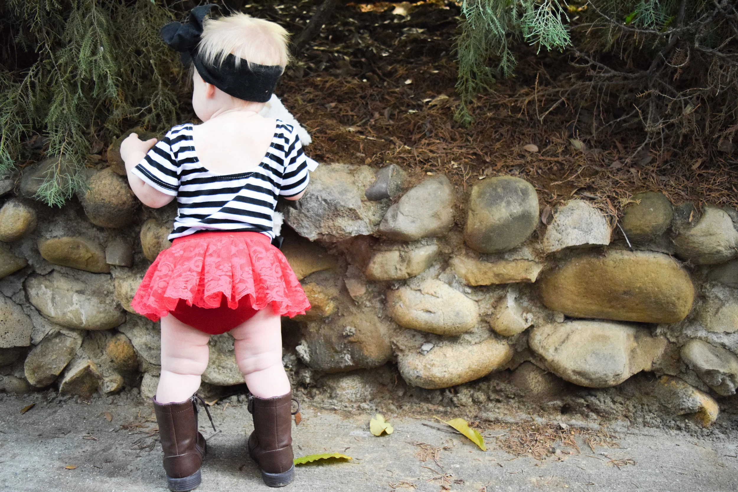 Hip Urban Baby Fashion - Red Lace Valentine's Day Baby Bloomers