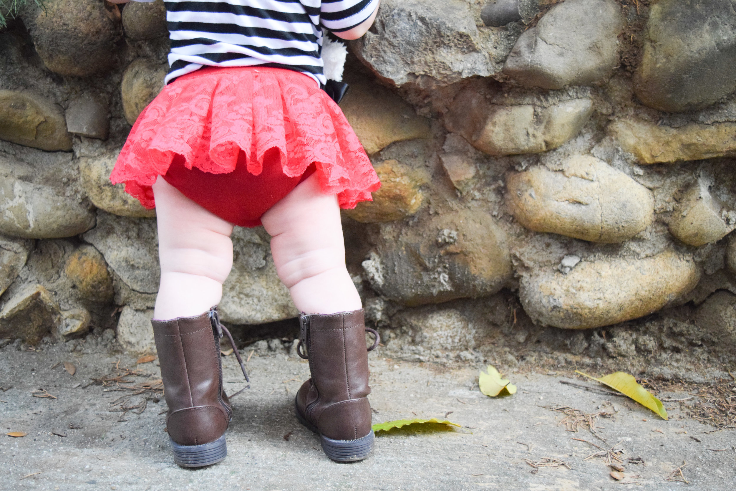 Hip Urban Baby Fashion - Red Lace Valentine's Day Baby Bloomers