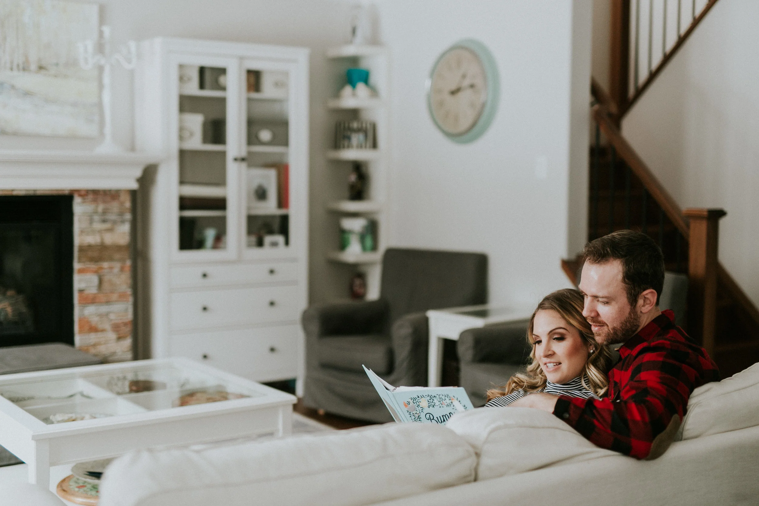 MATERNITY PHOTOS | A Cozy, Home Maternity Session Kingdom Photography - London, Ontario