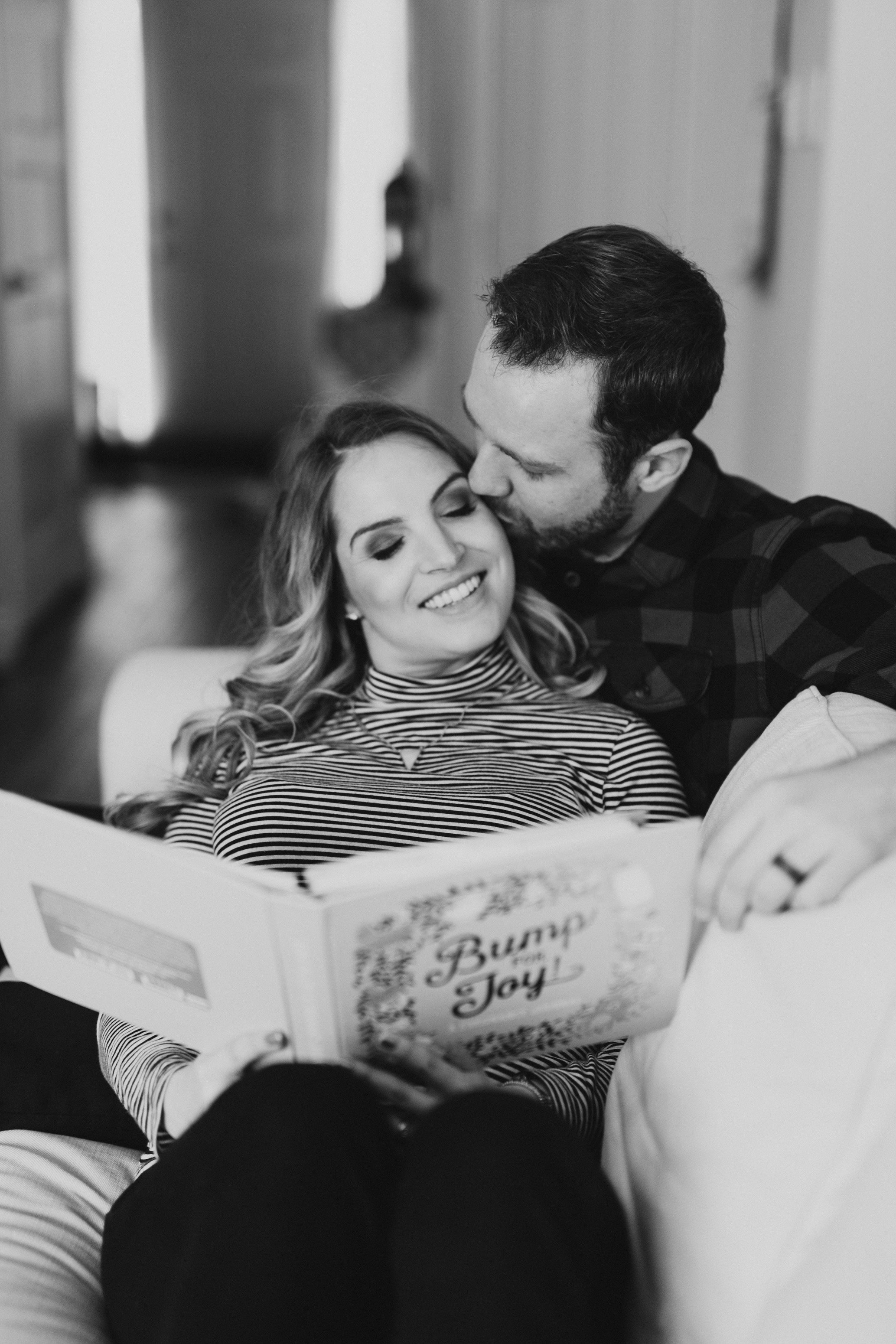 MATERNITY PHOTOS | A Cozy, Home Maternity Session Kingdom Photography - London, Ontario