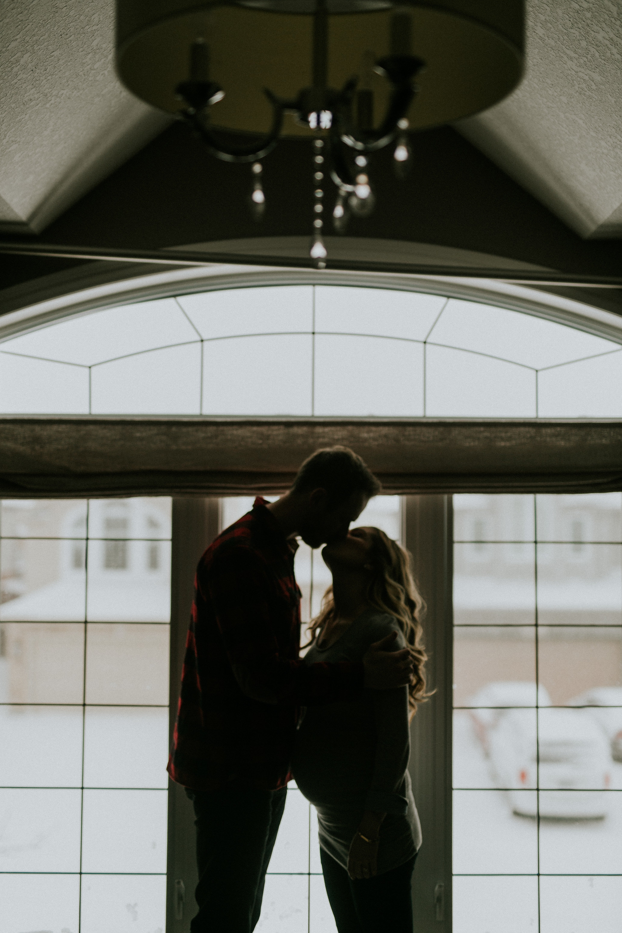 MATERNITY PHOTOS | A Cozy, Home Maternity Session Kingdom Photography - London, Ontario
