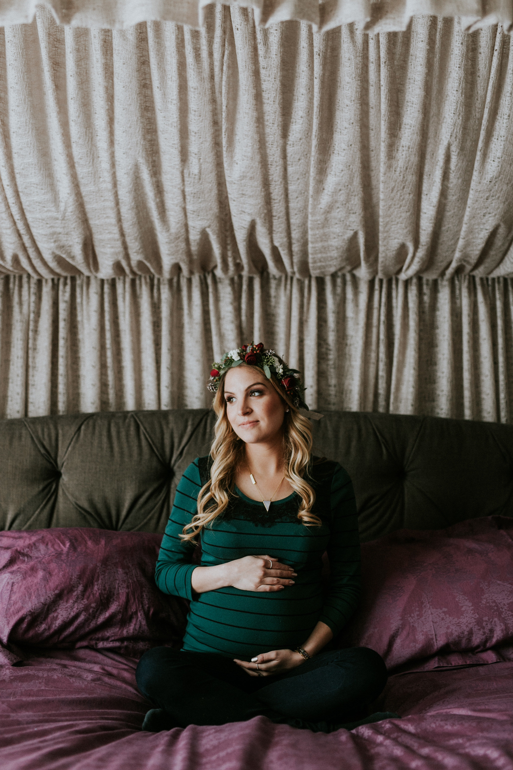 MATERNITY PHOTOS | A Cozy, Home Maternity Session Kingdom Photography - London, Ontario