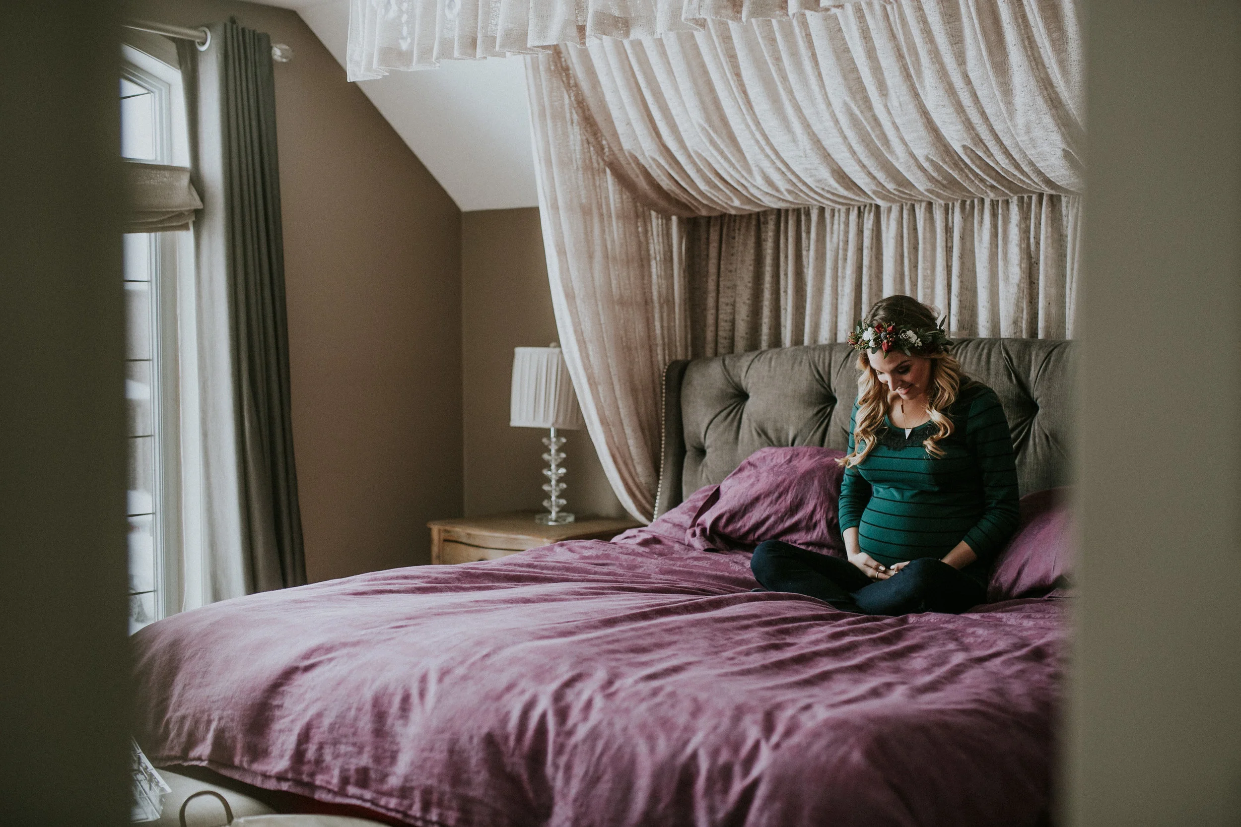 MATERNITY PHOTOS | A Cozy, Home Maternity Session Kingdom Photography - London, Ontario