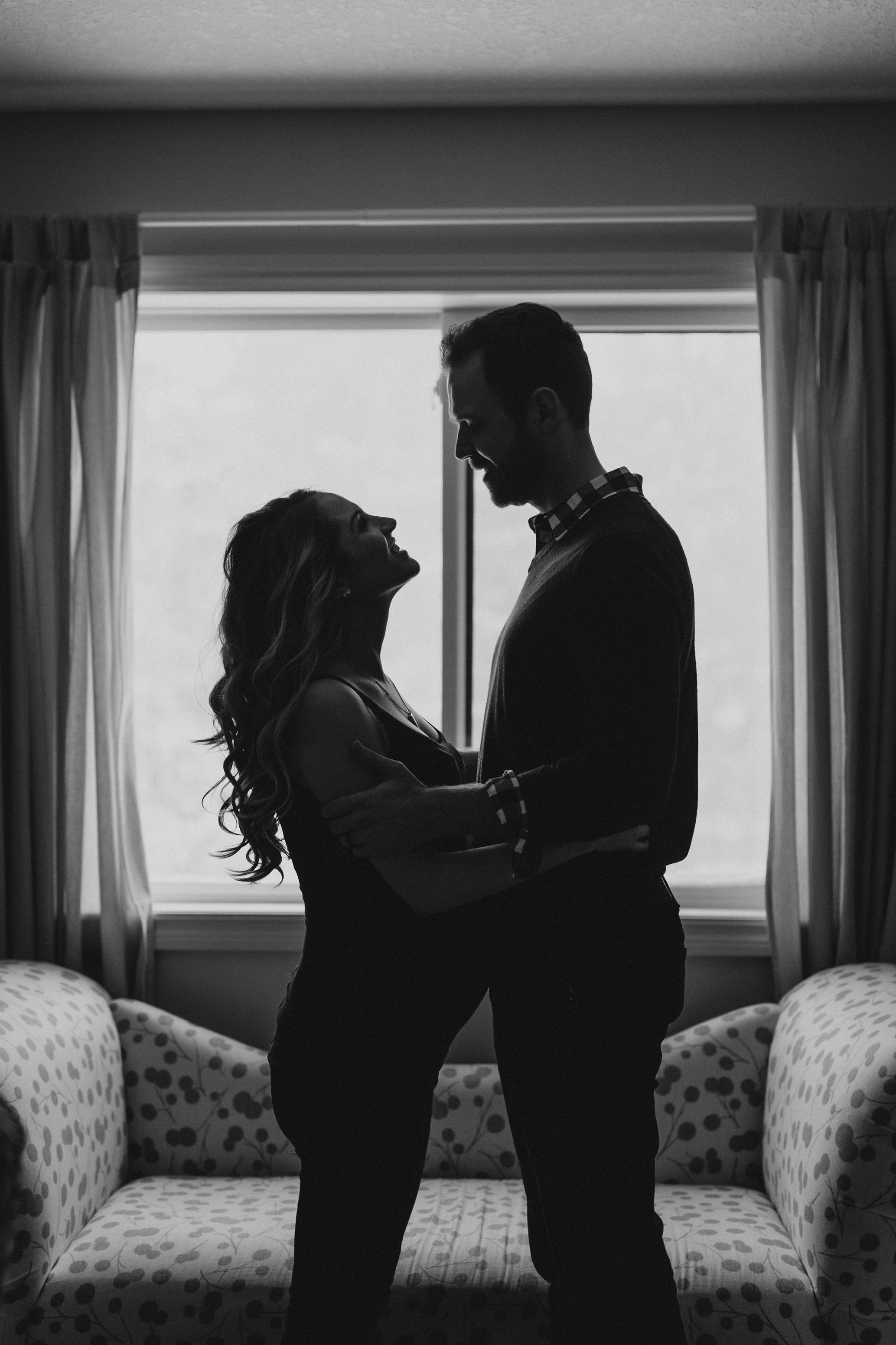 MATERNITY PHOTOS | A Cozy, Home Maternity Session Kingdom Photography - London, Ontario