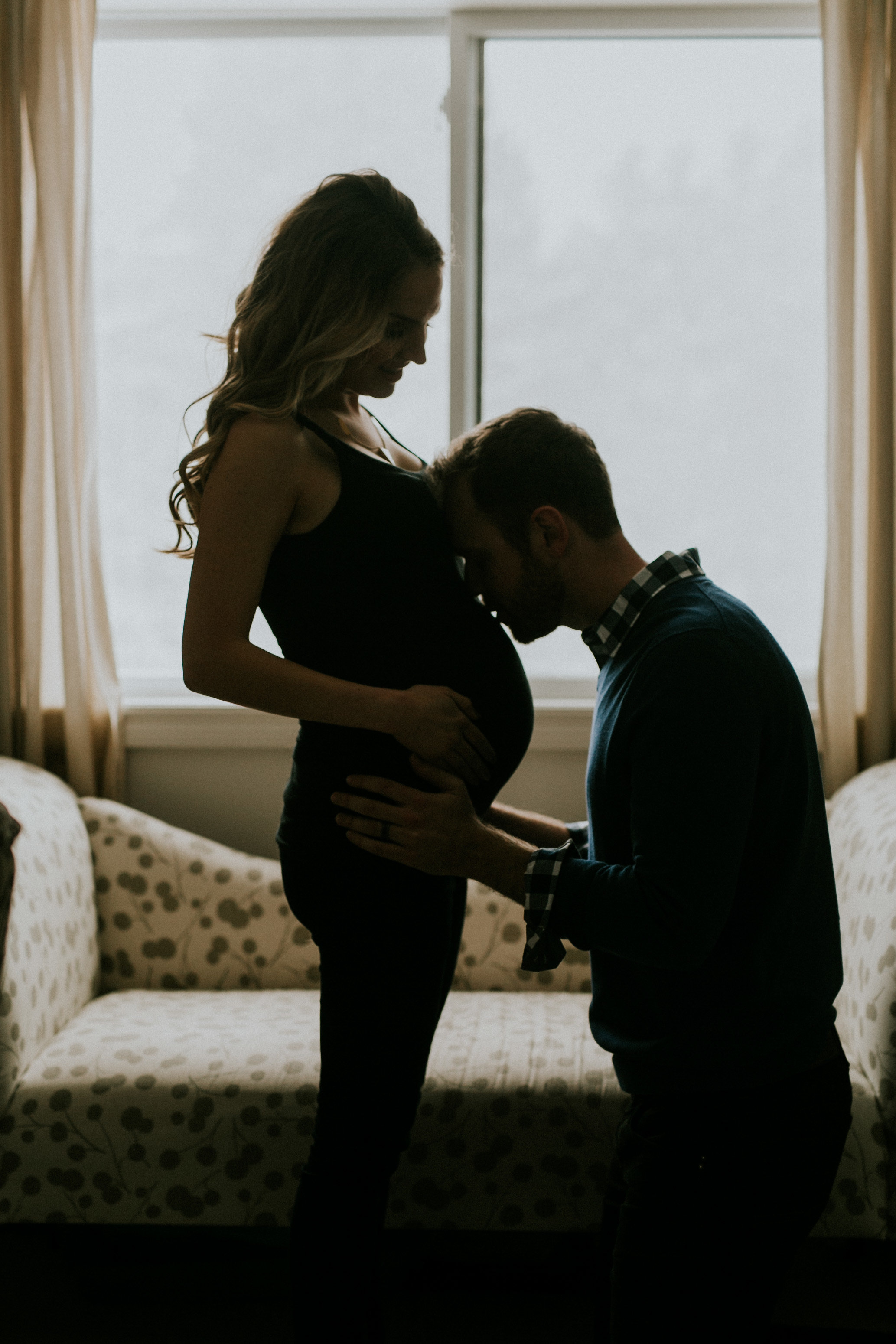 MATERNITY PHOTOS | A Cozy, Home Maternity Session Kingdom Photography - London, Ontario