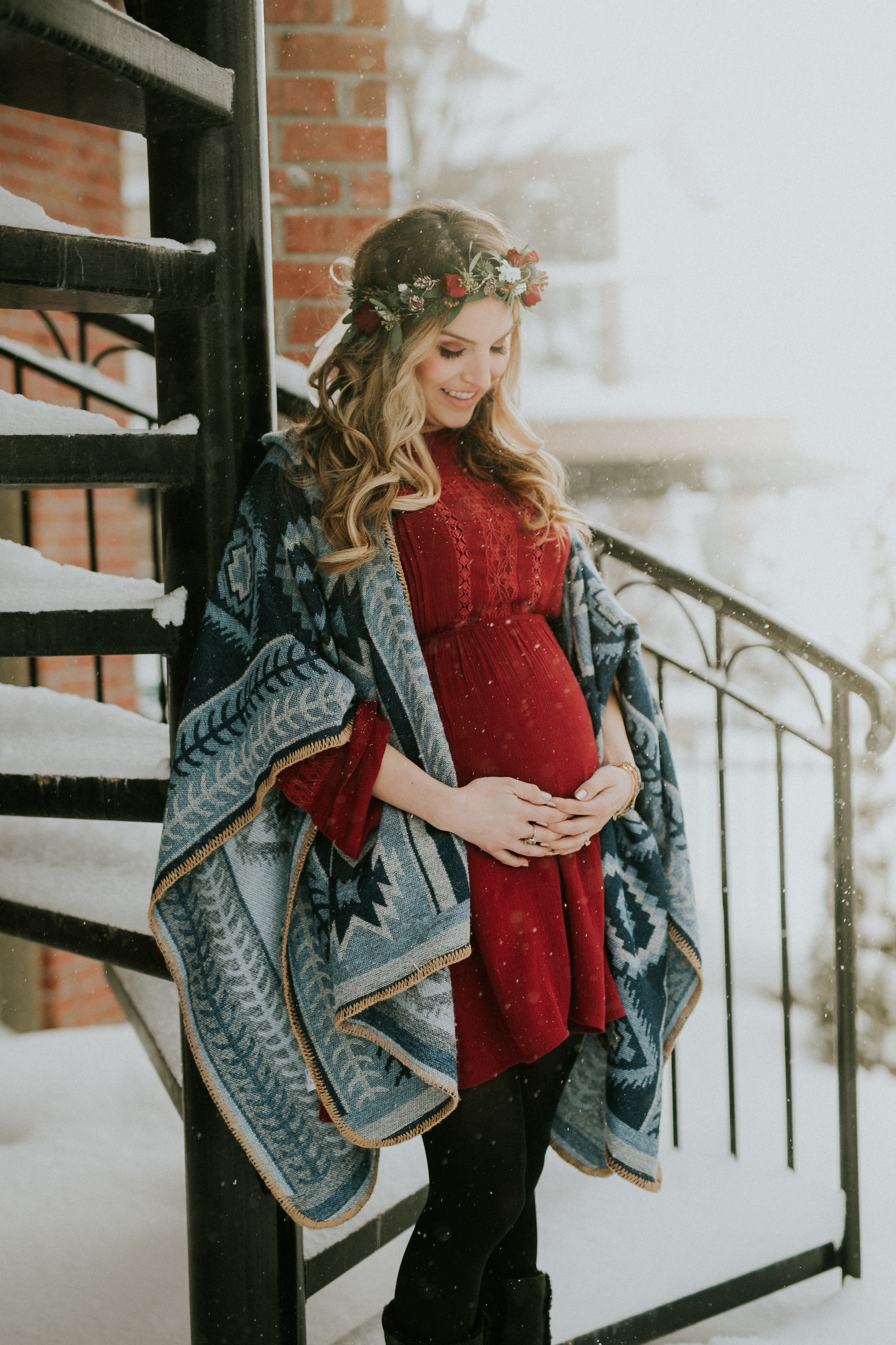 MATERNITY PHOTOS | A Cozy, Home Maternity Session Kingdom Photography - London, Ontario