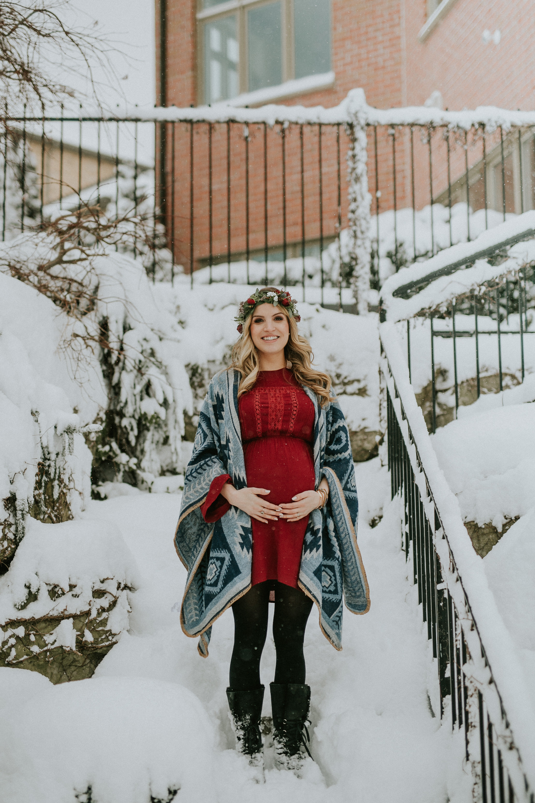 MATERNITY PHOTOS | A Cozy, Home Maternity Session Kingdom Photography - London, Ontario