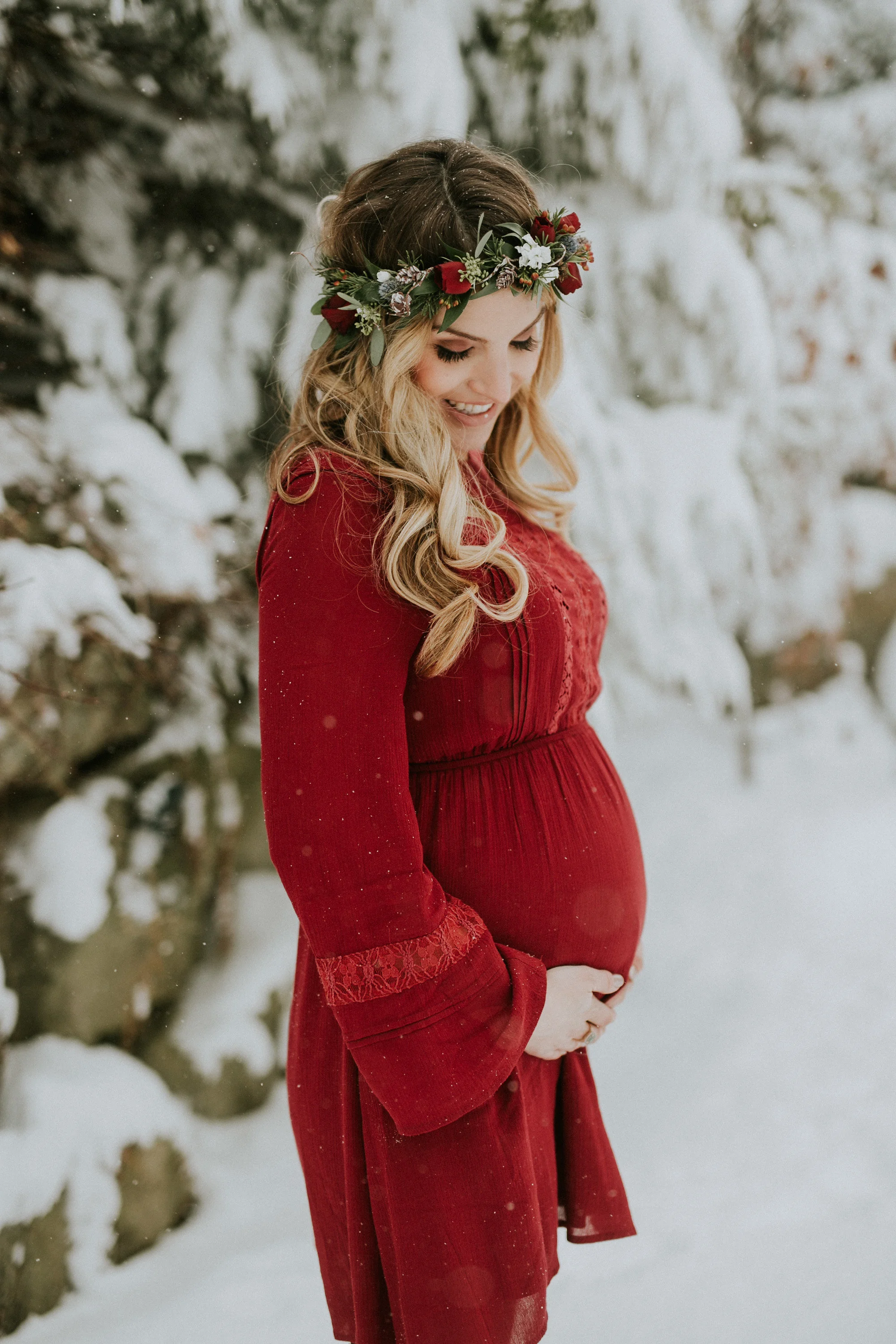 MATERNITY PHOTOS | A Cozy, Home Maternity Session Kingdom Photography - London, Ontario