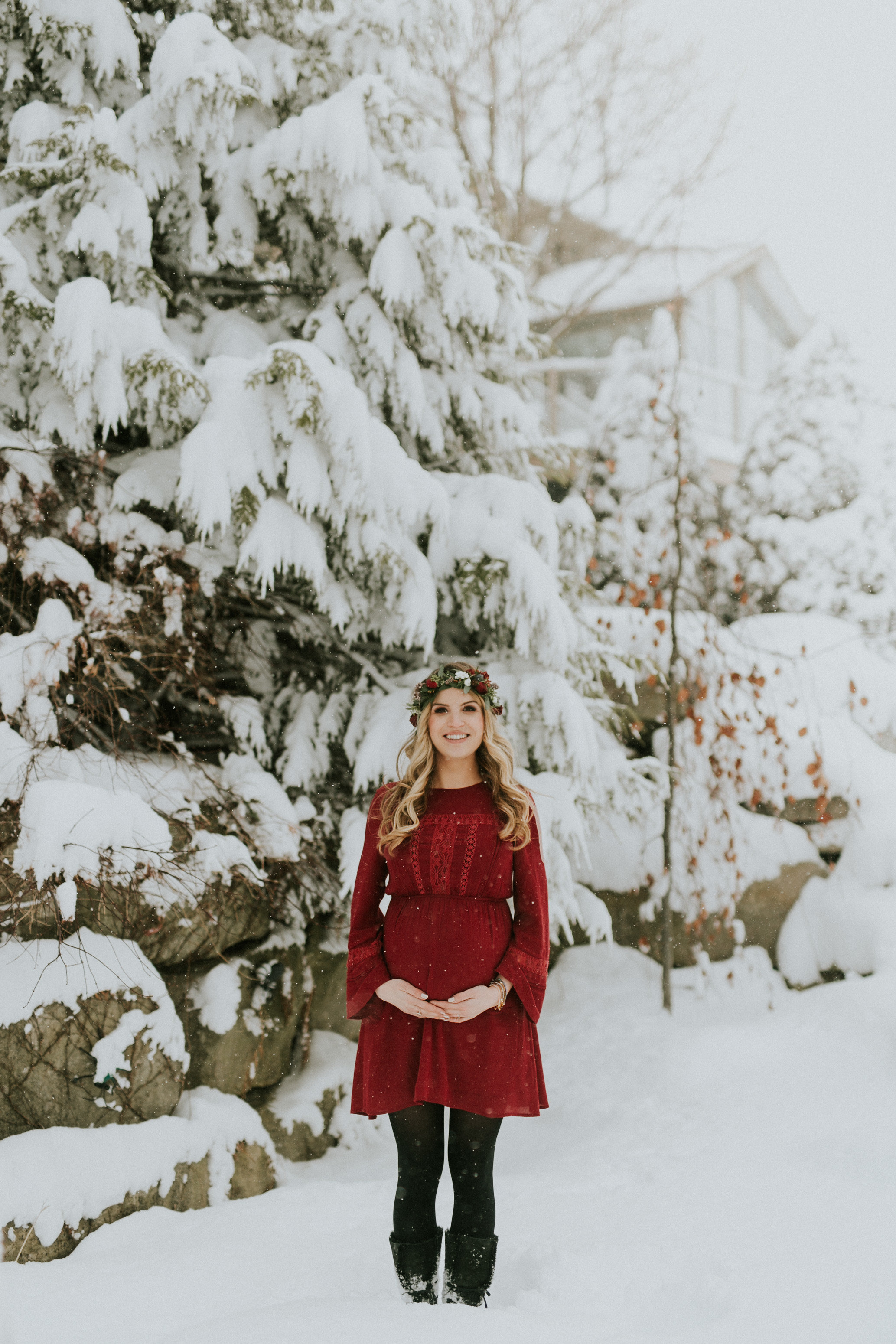 MATERNITY PHOTOS | A Cozy, Home Maternity Session Kingdom Photography - London, Ontario