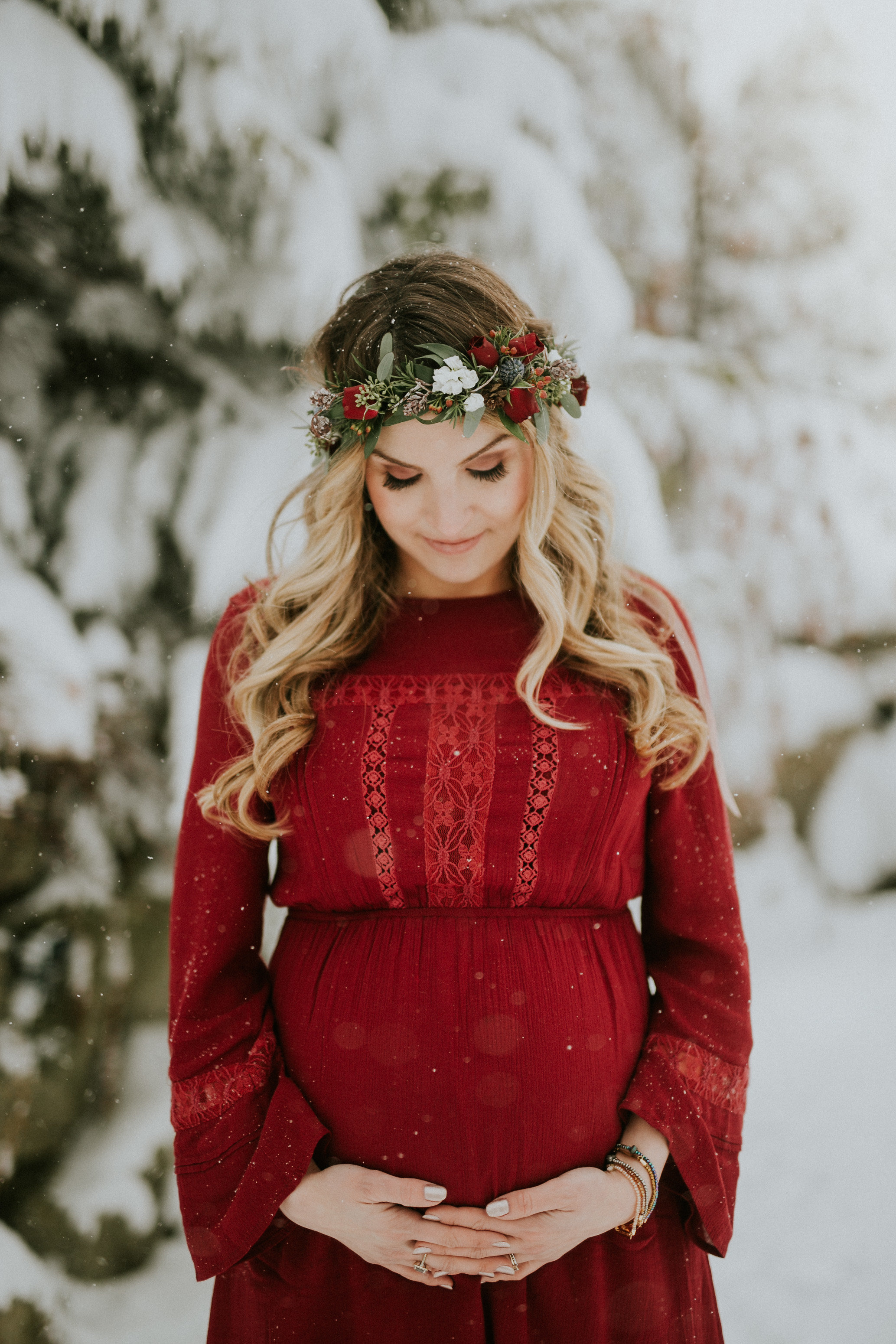 MATERNITY PHOTOS | A Cozy, Home Maternity Session Kingdom Photography - London, Ontario