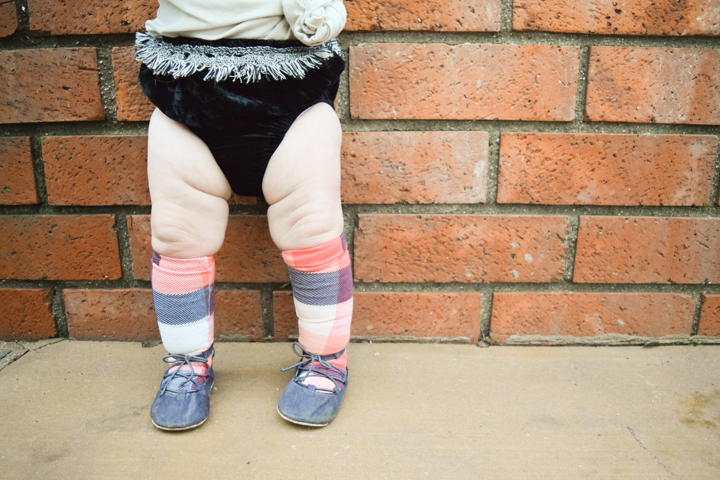 BABY FASHION - knee high plaid babyb socks, velvet baby bloomers with fringe