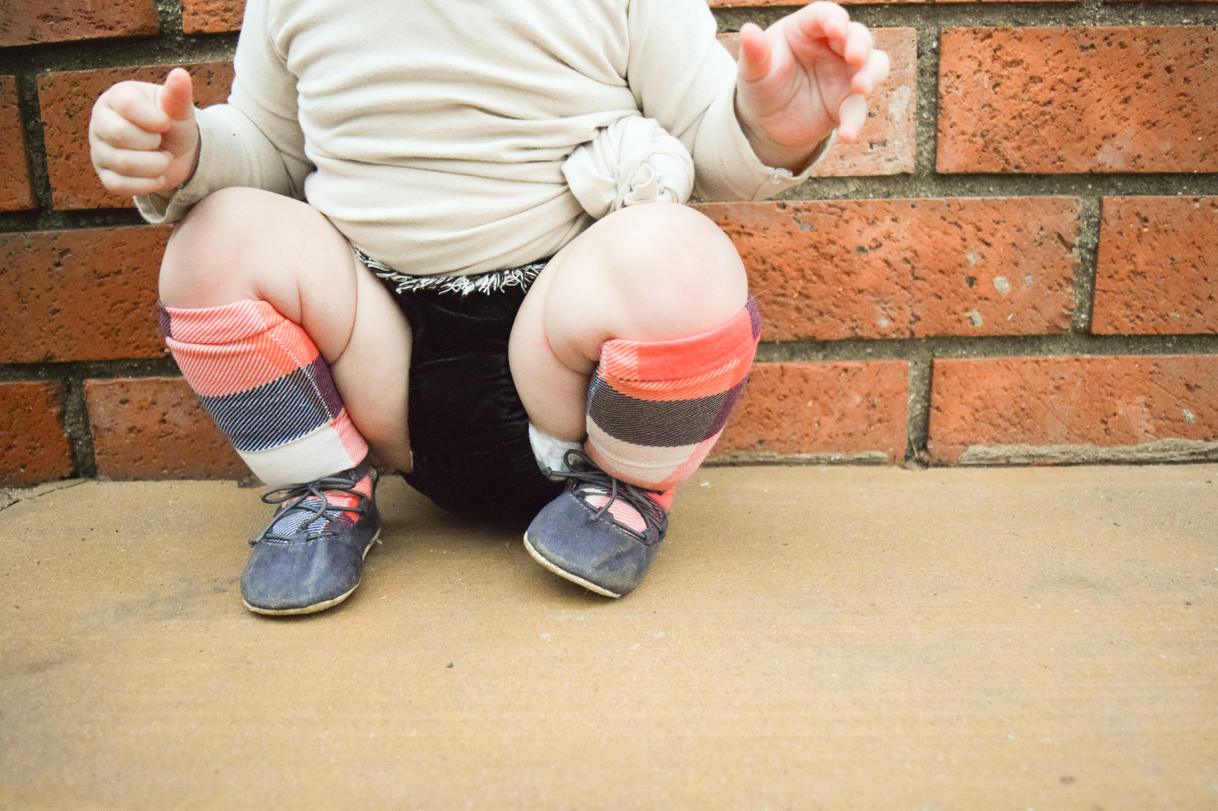 BABY FASHION - knee high plaid babyb socks, velvet baby bloomers with fringe