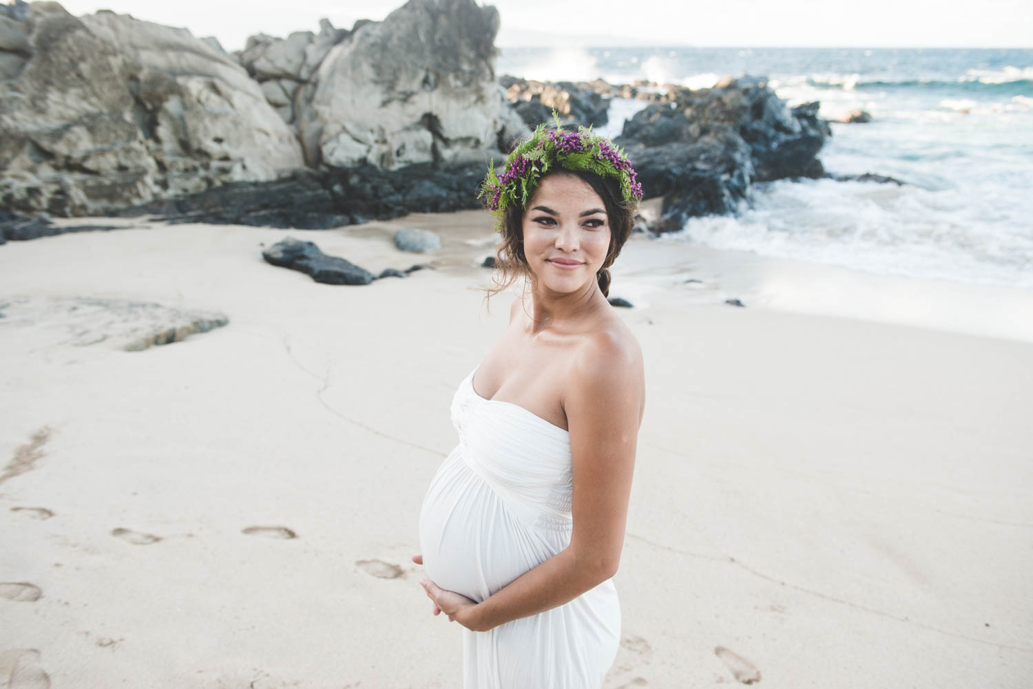 Beach MATERNITY PHOTOS | Oneloa Bay Beach Maternity Photos