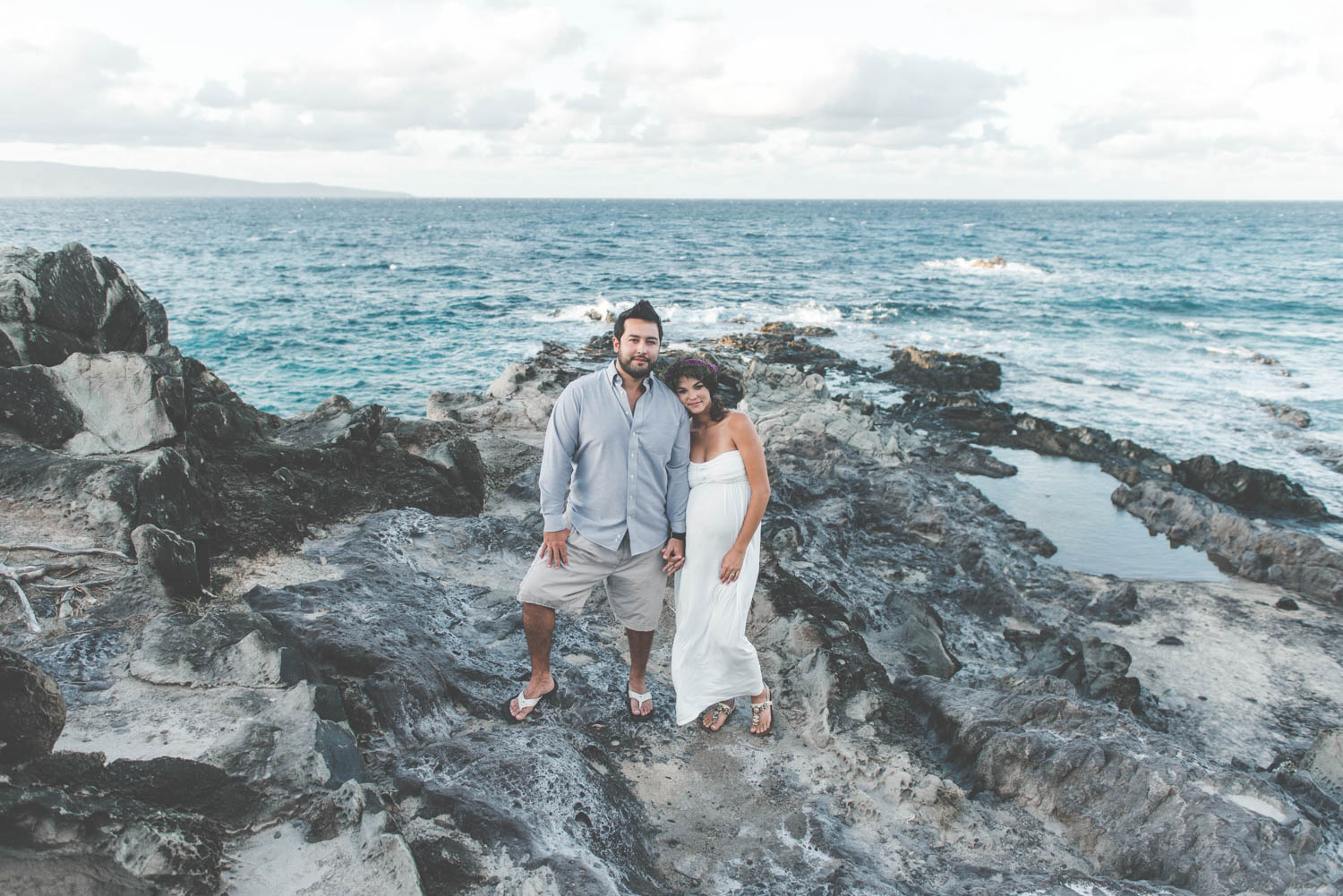 Beach MATERNITY PHOTOS | Oneloa Bay Beach Maternity Photos