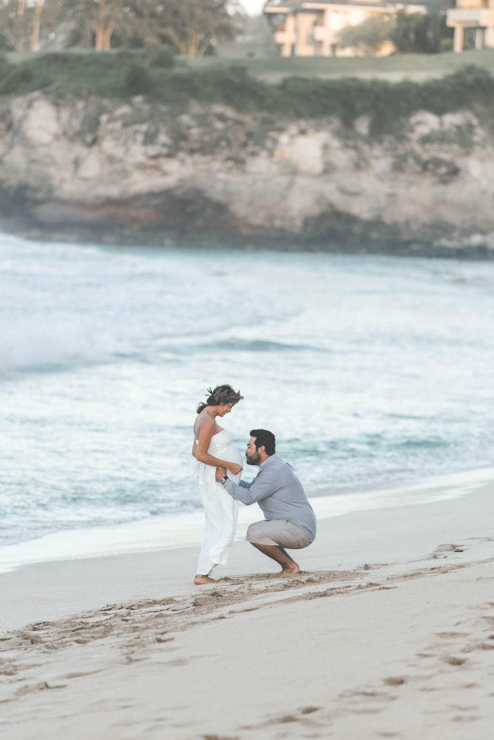 Beach MATERNITY PHOTOS | Oneloa Bay Beach Maternity Photos