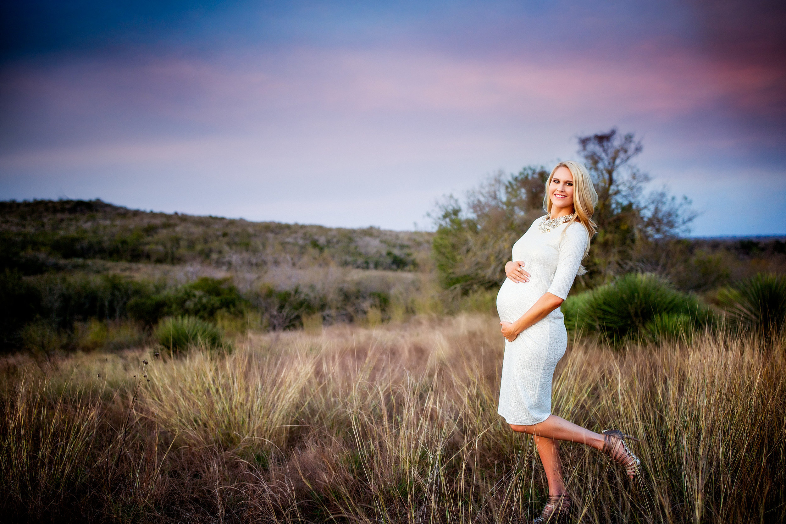 MATERNITY PHOTOS | South Texas Family Maternity Photos - Southern Sisters Photography