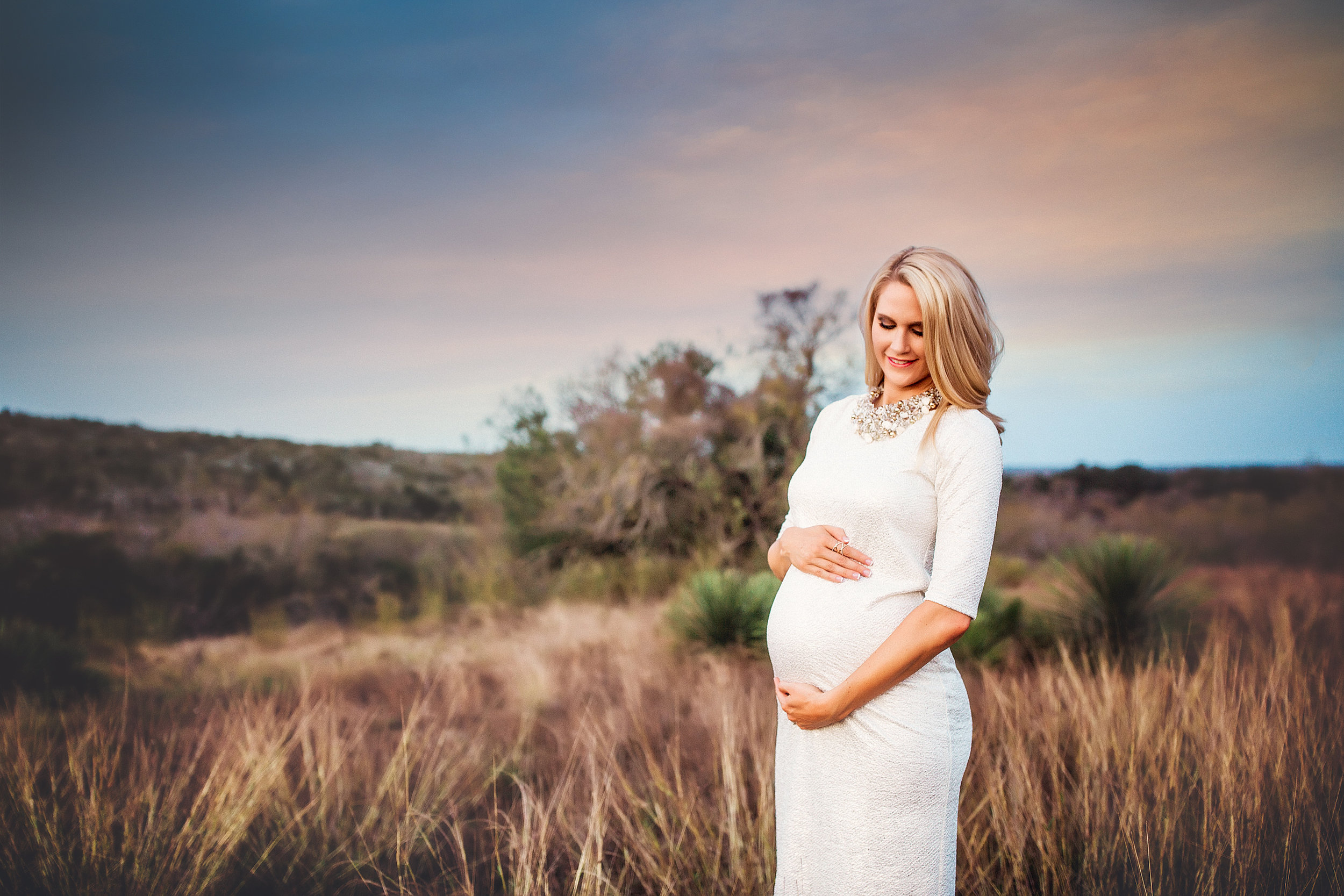 MATERNITY PHOTOS | South Texas Family Maternity Photos - Southern Sisters Photography