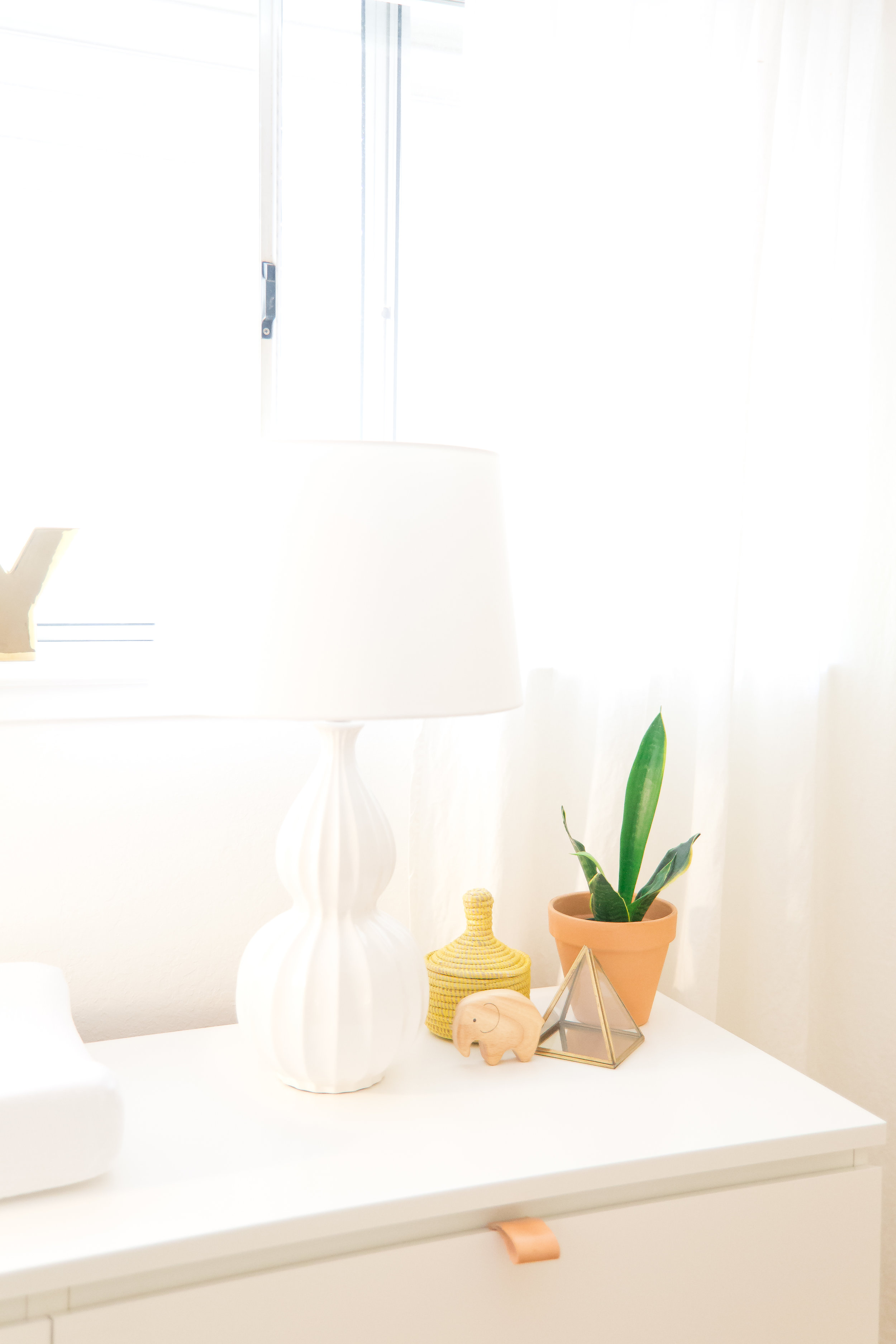 Minimalist Nursery Inspiration + Newborn Baby Girl Photos -- Lauren Alisse Photography