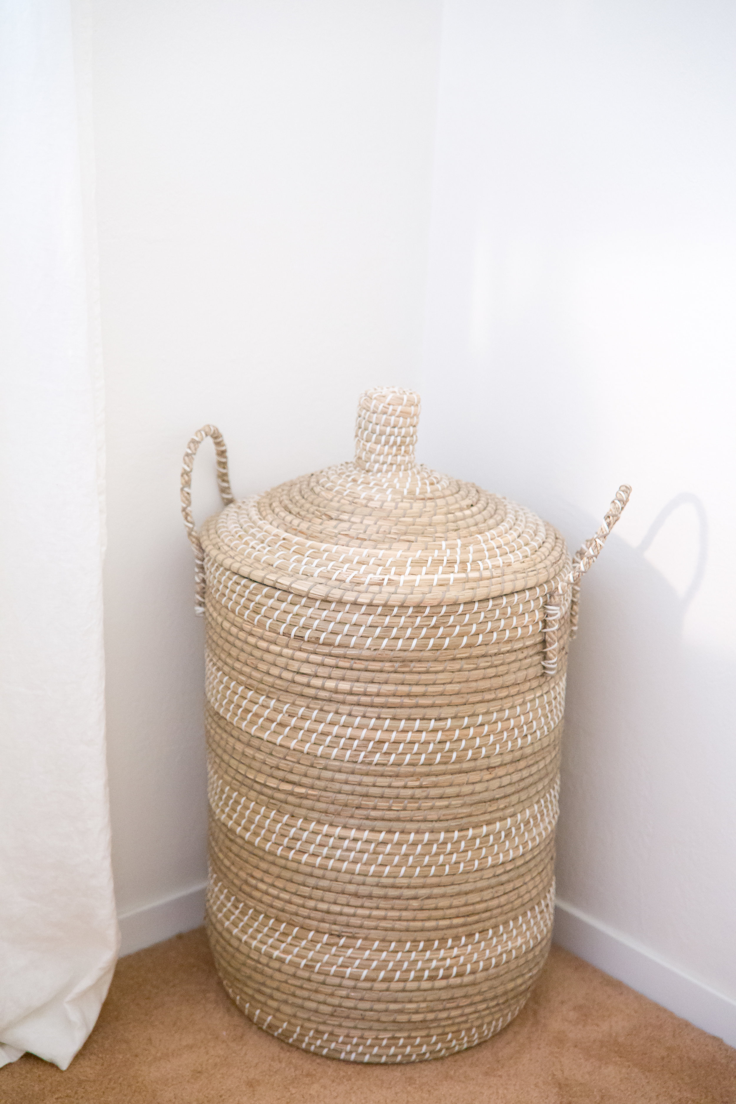 Minimalist Nursery Inspiration + Newborn Baby Girl Photos -- Lauren Alisse Photography