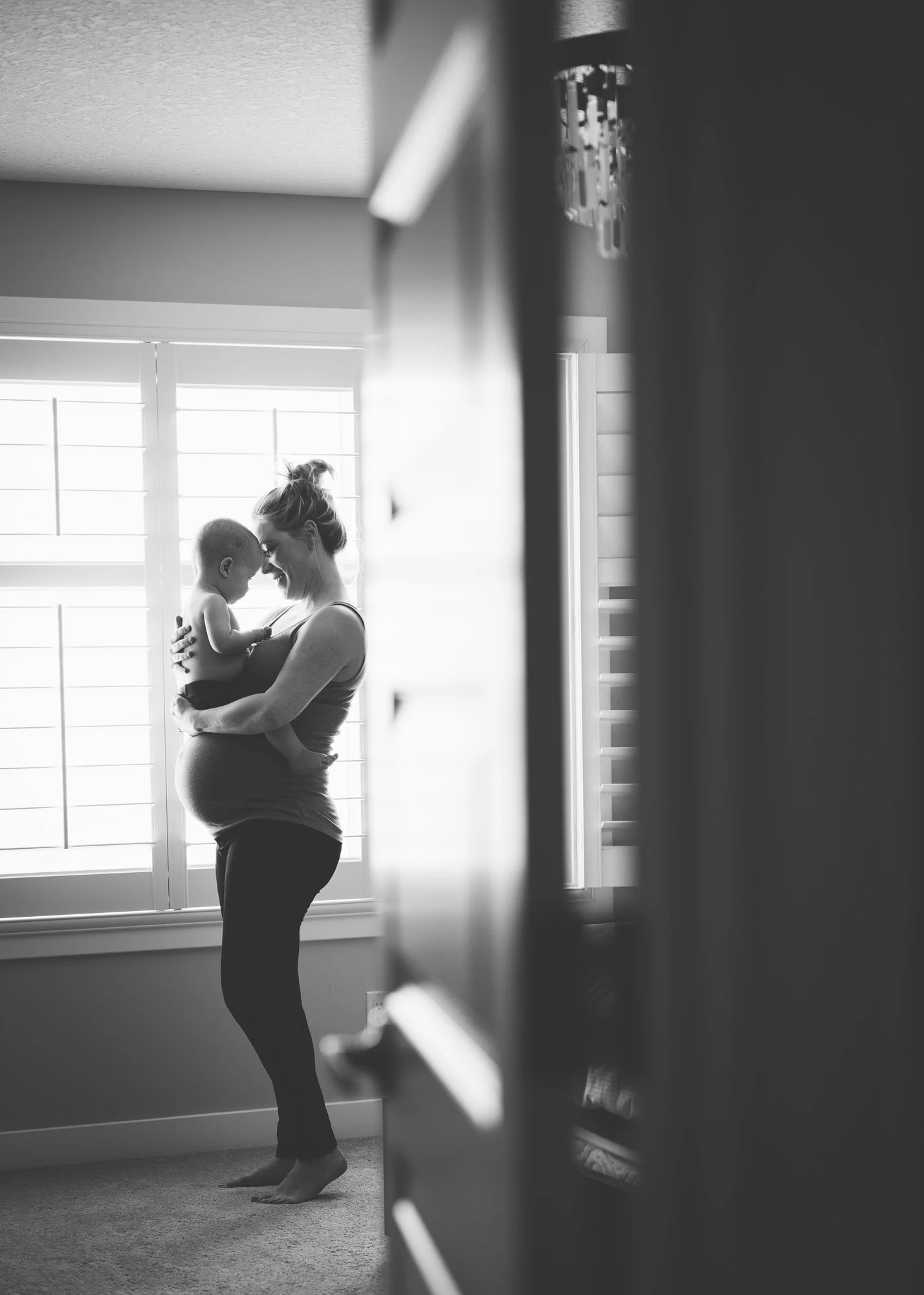 A BEAUTIFUL, RELAXED IN HOME MATERNITY SESSION - Alicia Nicole Wopereis Photography