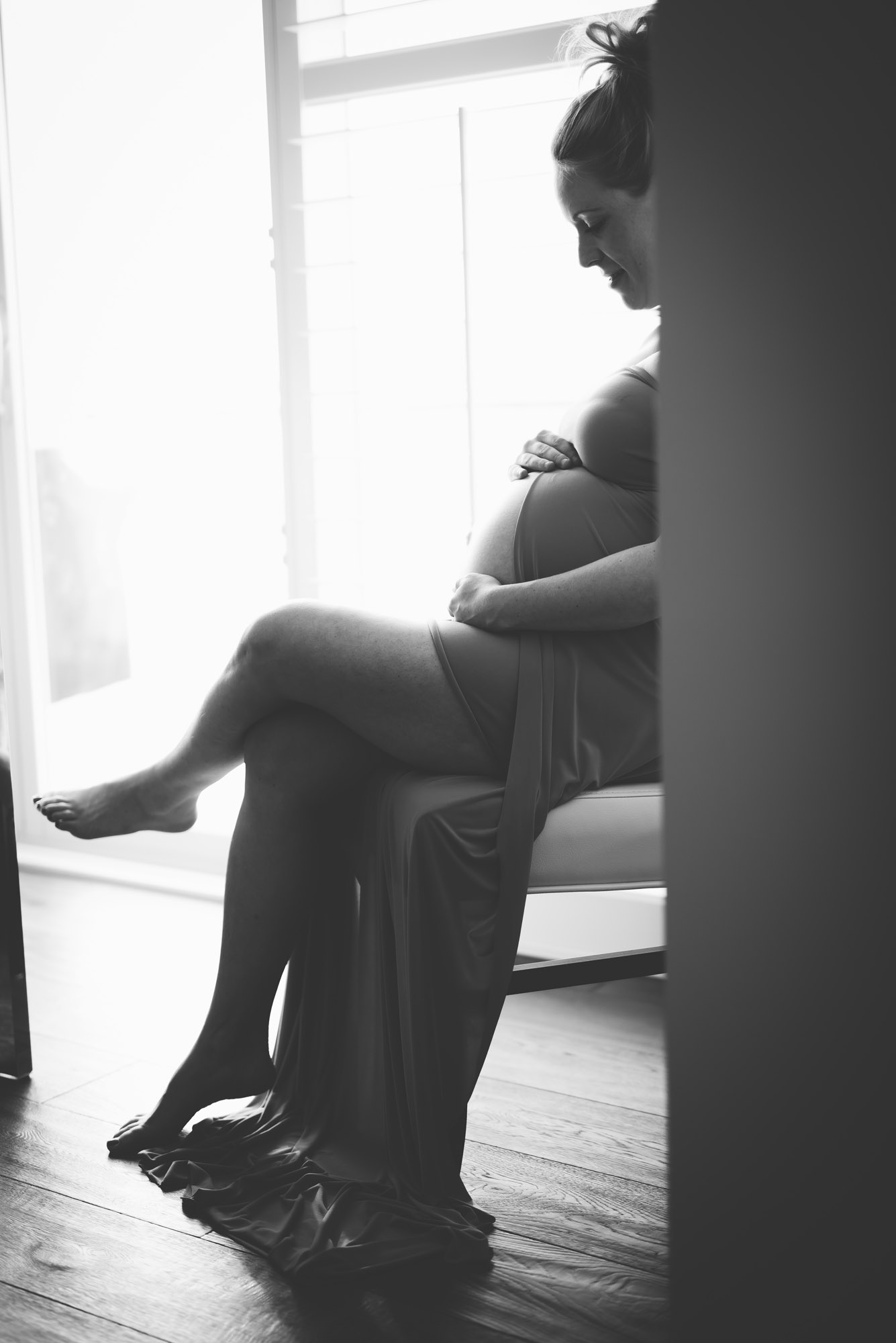 A BEAUTIFUL, RELAXED IN HOME MATERNITY SESSION - Alicia Nicole Wopereis Photography