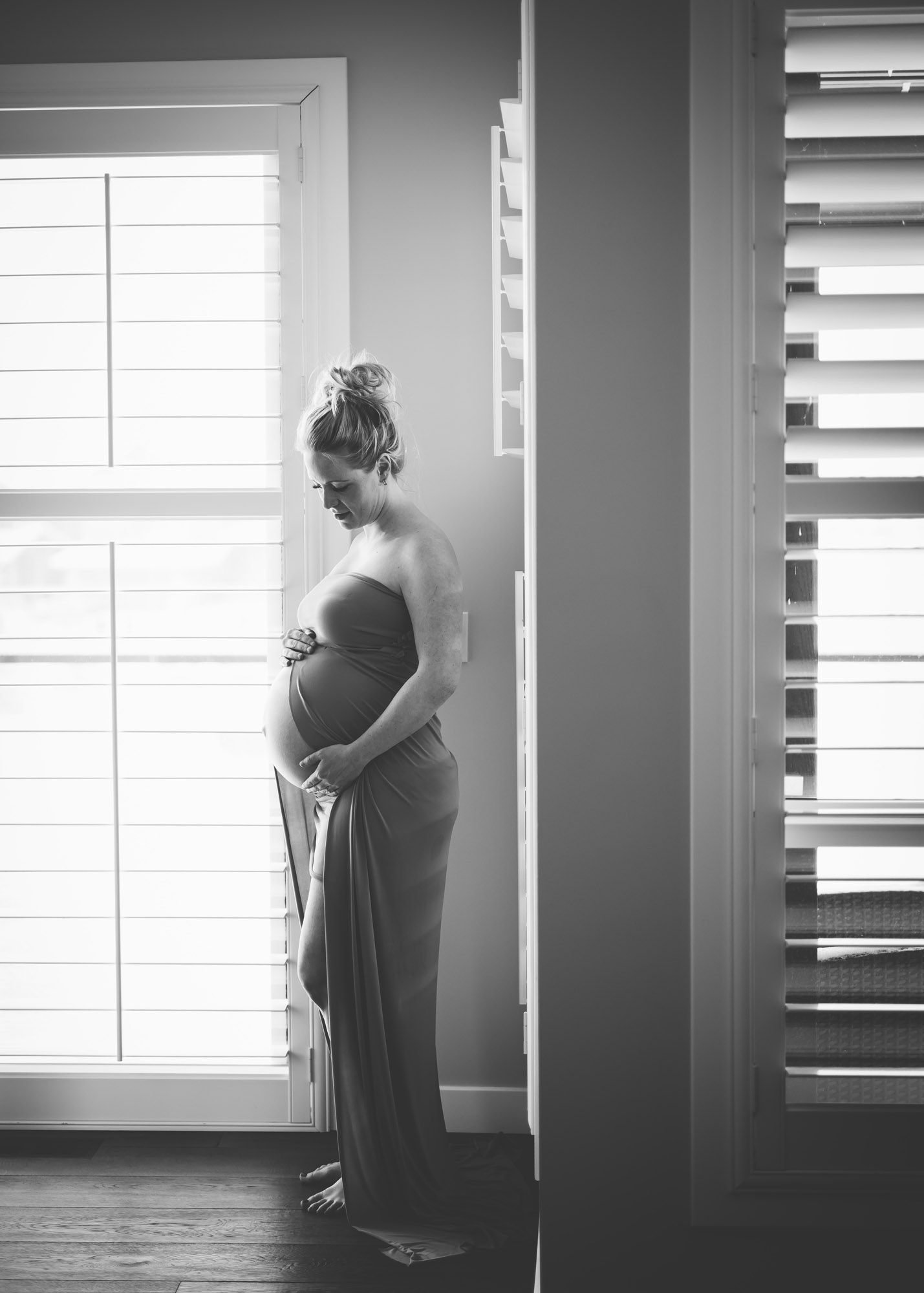 A BEAUTIFUL, RELAXED IN HOME MATERNITY SESSION - Alicia Nicole Wopereis Photography