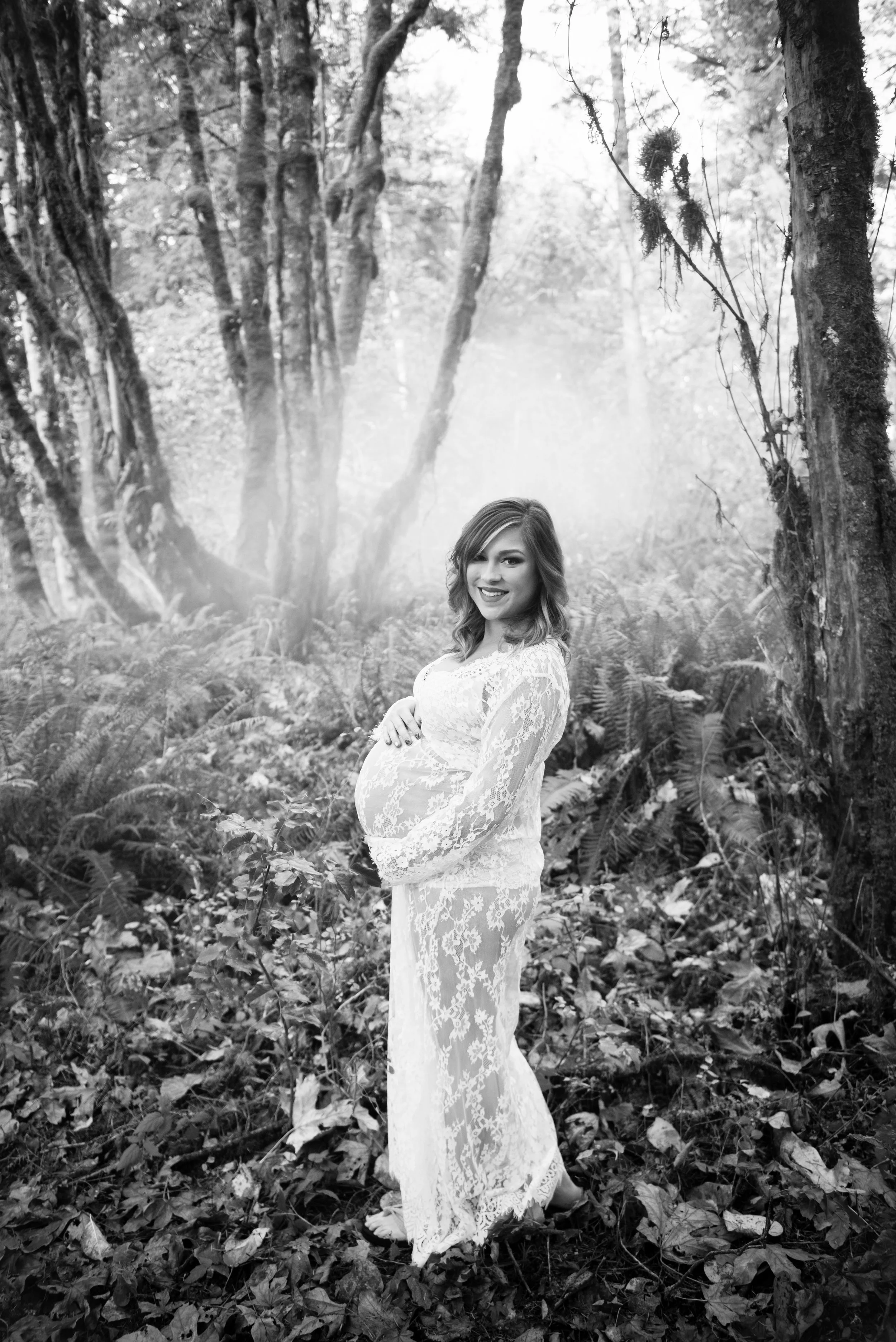 MATERNITY PHOTOS | Dreamy Forest Maternity Photos - Amber Hempen Photography