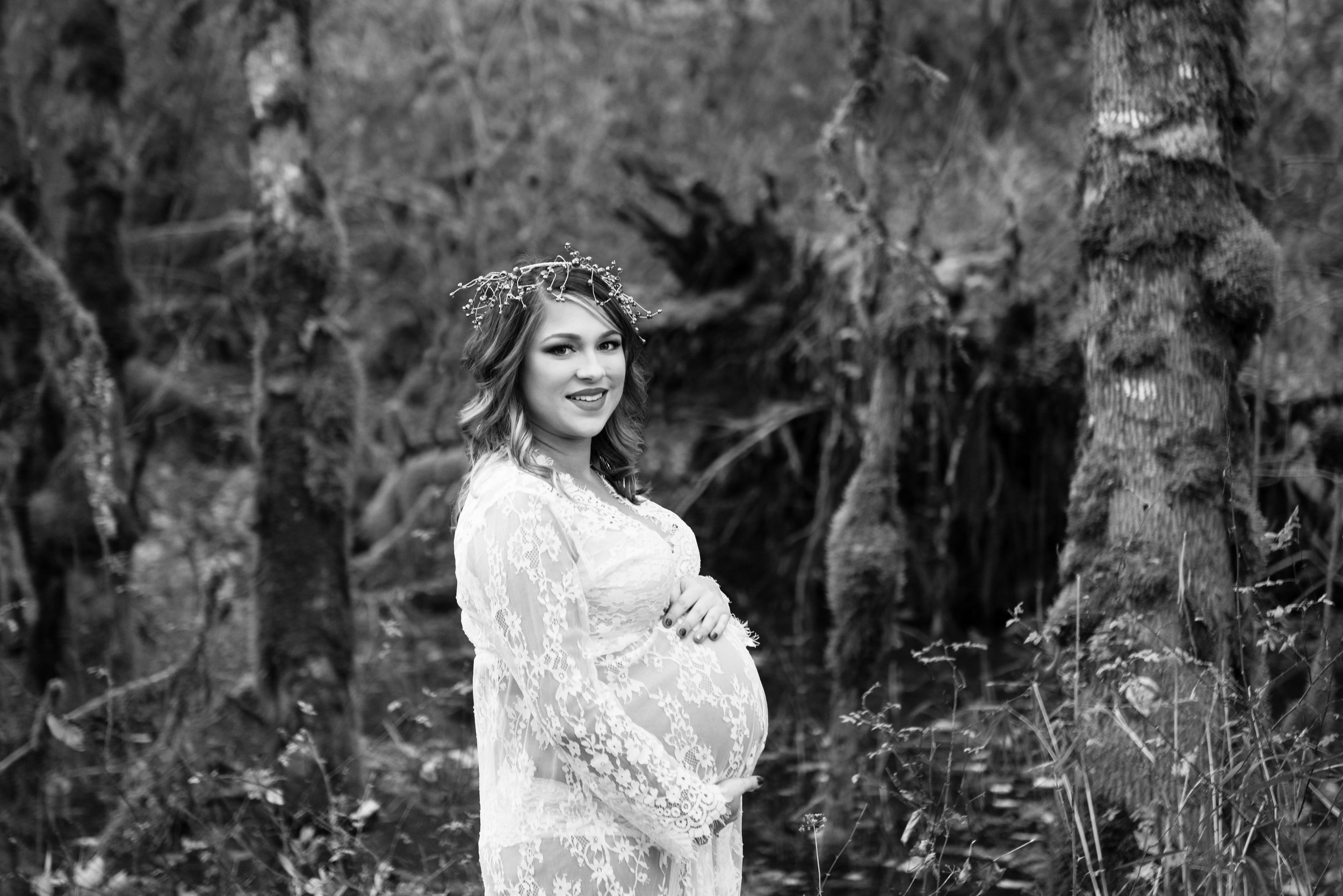 MATERNITY PHOTOS | Dreamy Forest Maternity Photos - Amber Hempen Photography