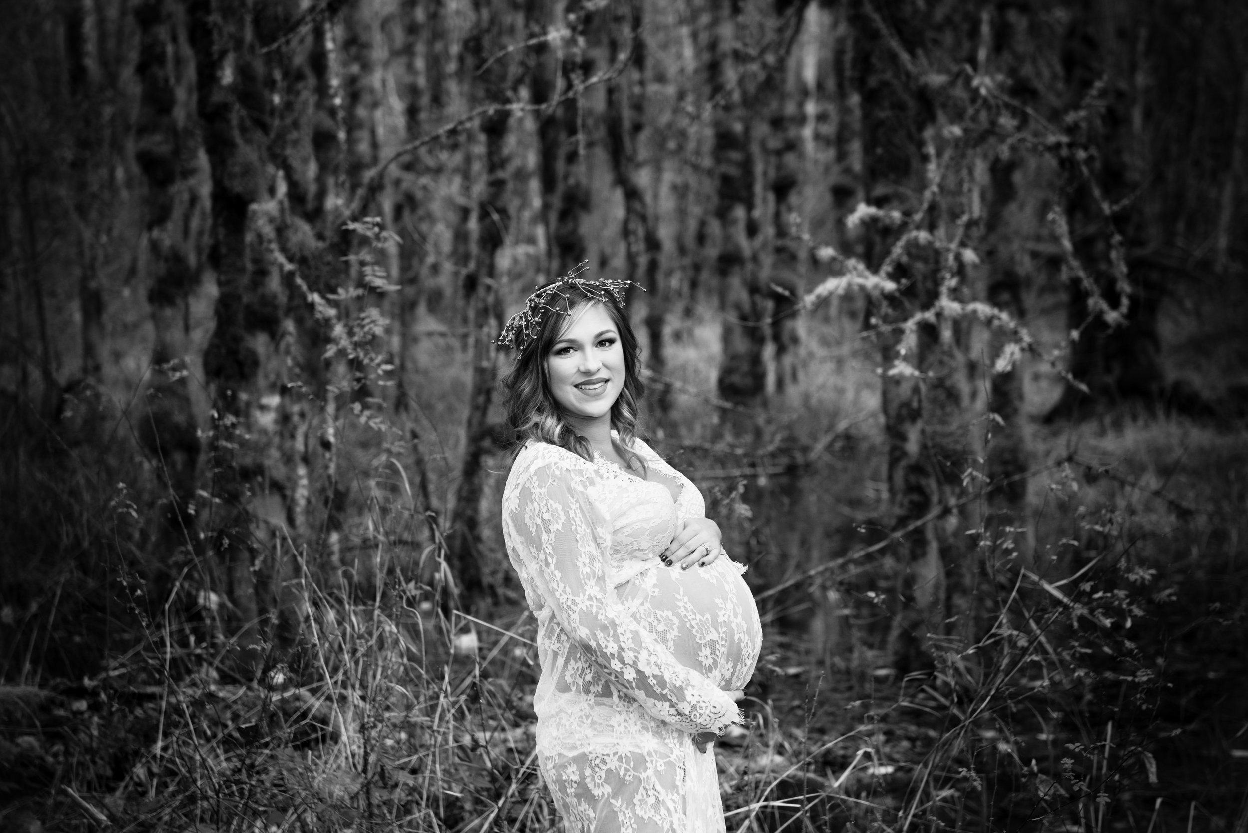 MATERNITY PHOTOS | Dreamy Forest Maternity Photos - Amber Hempen Photography