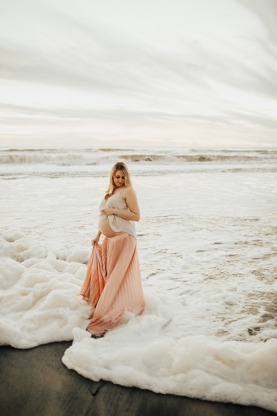 Southern California Beach Maternity Photos - Elle Lily Photography