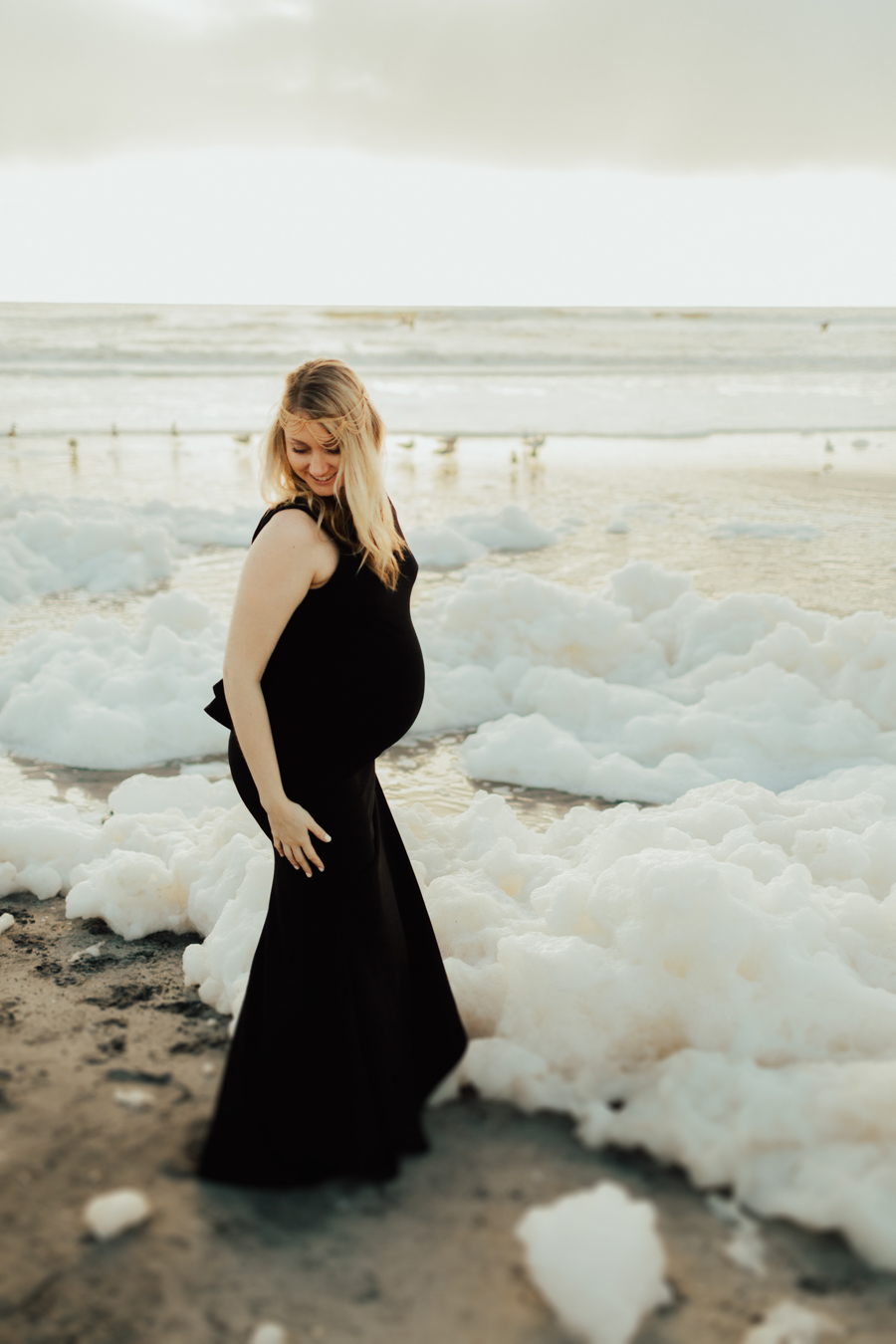 Southern California Beach Maternity Photos - Elle Lily Photography