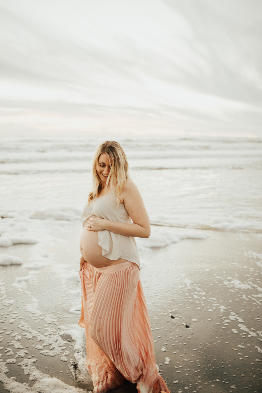 Southern California Beach Maternity Photos - Elle Lily Photography
