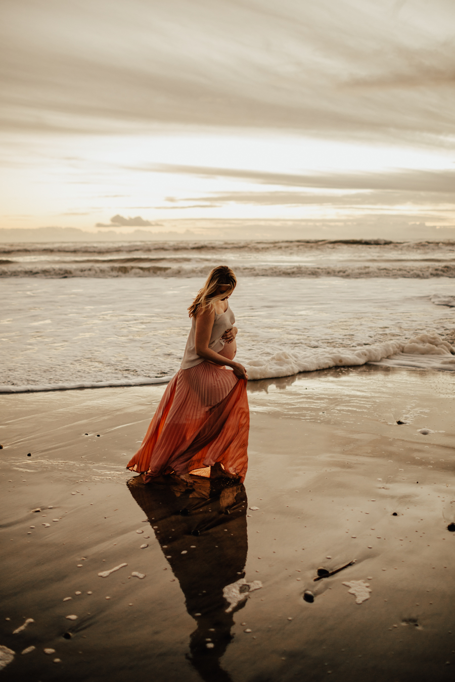 Southern California Beach Maternity Photos - Elle Lily Photography