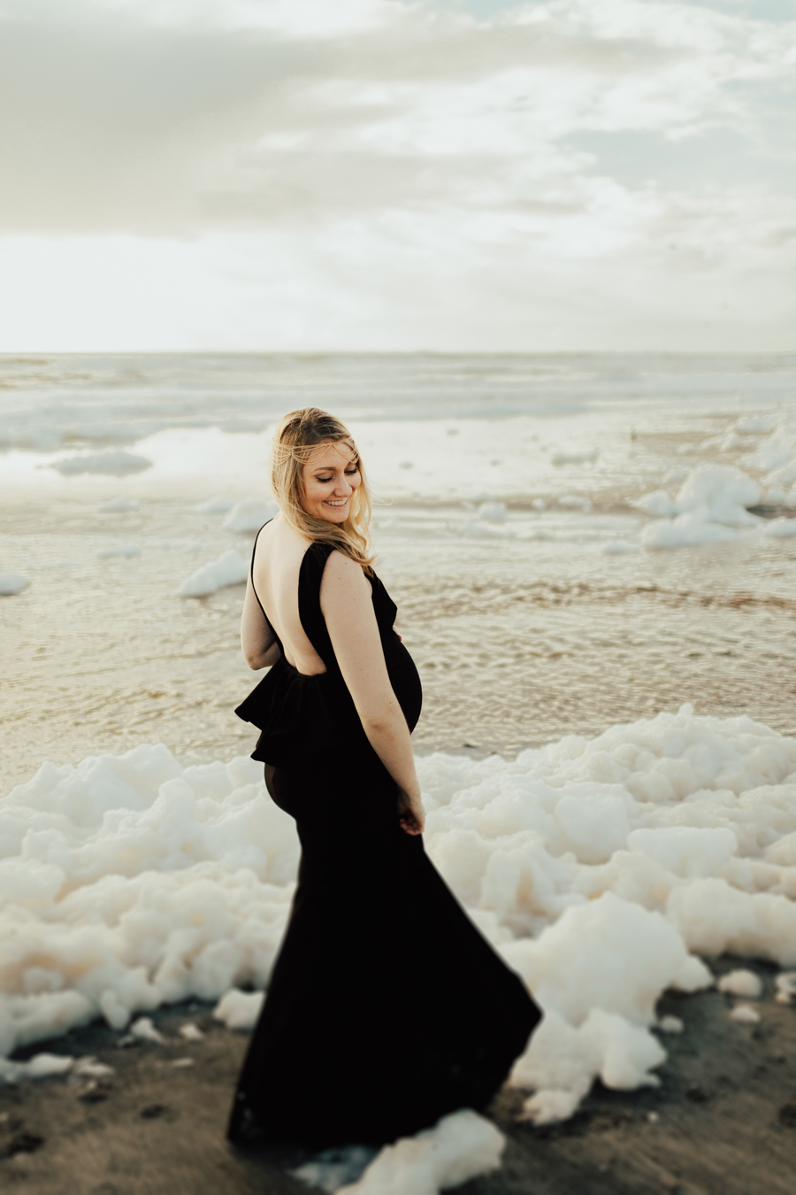 Southern California Beach Maternity Photos - Elle Lily Photography