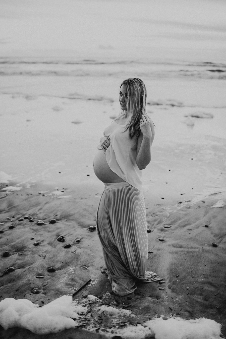 Southern California Beach Maternity Photos - Elle Lily Photography