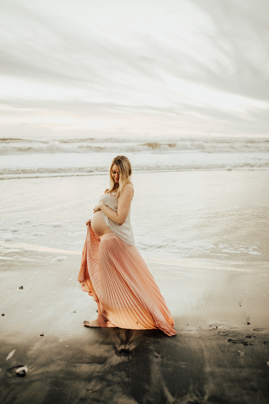 Southern California Beach Maternity Photos - Elle Lily Photography