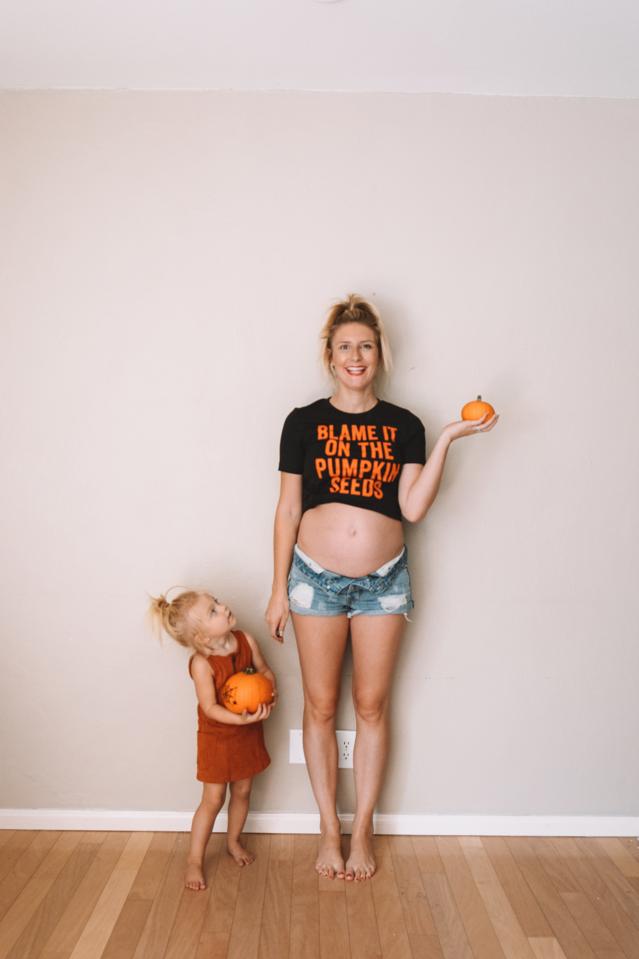 Pregnant Belly Week 17  Funny Pregnancy Shirt of the Week — The  Overwhelmed Mommy Blog